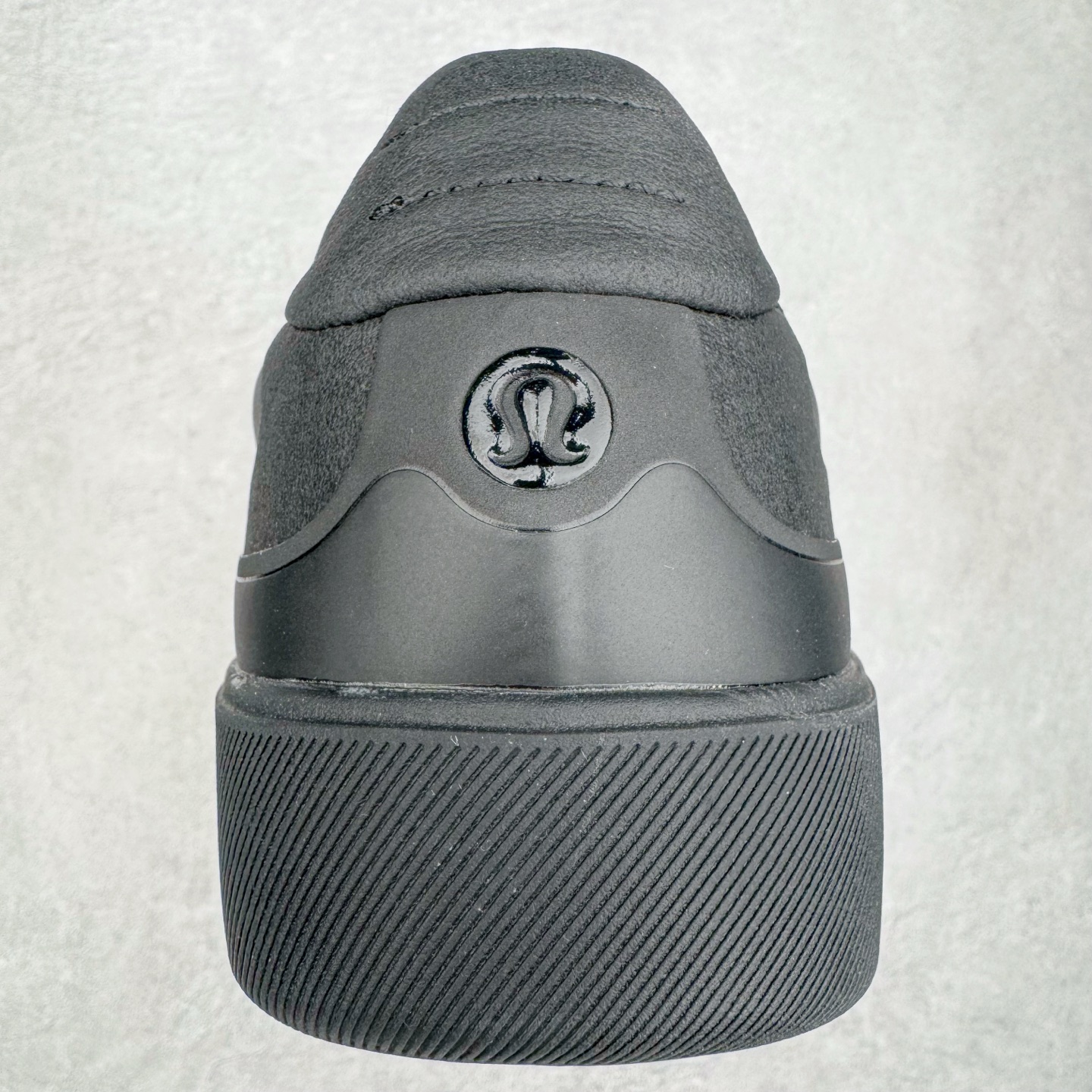 图片[8]-＃GD广顶 lululemon Cityverse 露露乐檬极简主义减震耐磨低帮生活休闲鞋 Cityverse将运动性能融入经典休闲鞋中，中底提供出色缓震，并贴合足部曲线，带来全天候的舒适感。鞋面采用两种材质拼接，且前半部分采用热熔压胶处理，无任何缝线，保留了鞋身整体性。模制泡沫的鞋垫带来上乘的脚感，在平日休闲穿着时不会磨脚，也能提供轻质软弹的效果。25年来，lululemon一直秉持“感受为先”的设计理念，并相信更好的感受带来更好的表现。此次男鞋的设计亦是如此。投入多年研究，针对男性在不同运动场景中的脚步形态设计了不同鞋履款式。同时，还进行了生物力学与形态学研究，为“他”带来更好的贴合度和感受。尺码：36 36.5 37.5 38 38.5 39 40 40.5 41 42 42.5 43 44 44.5 45-选品中心