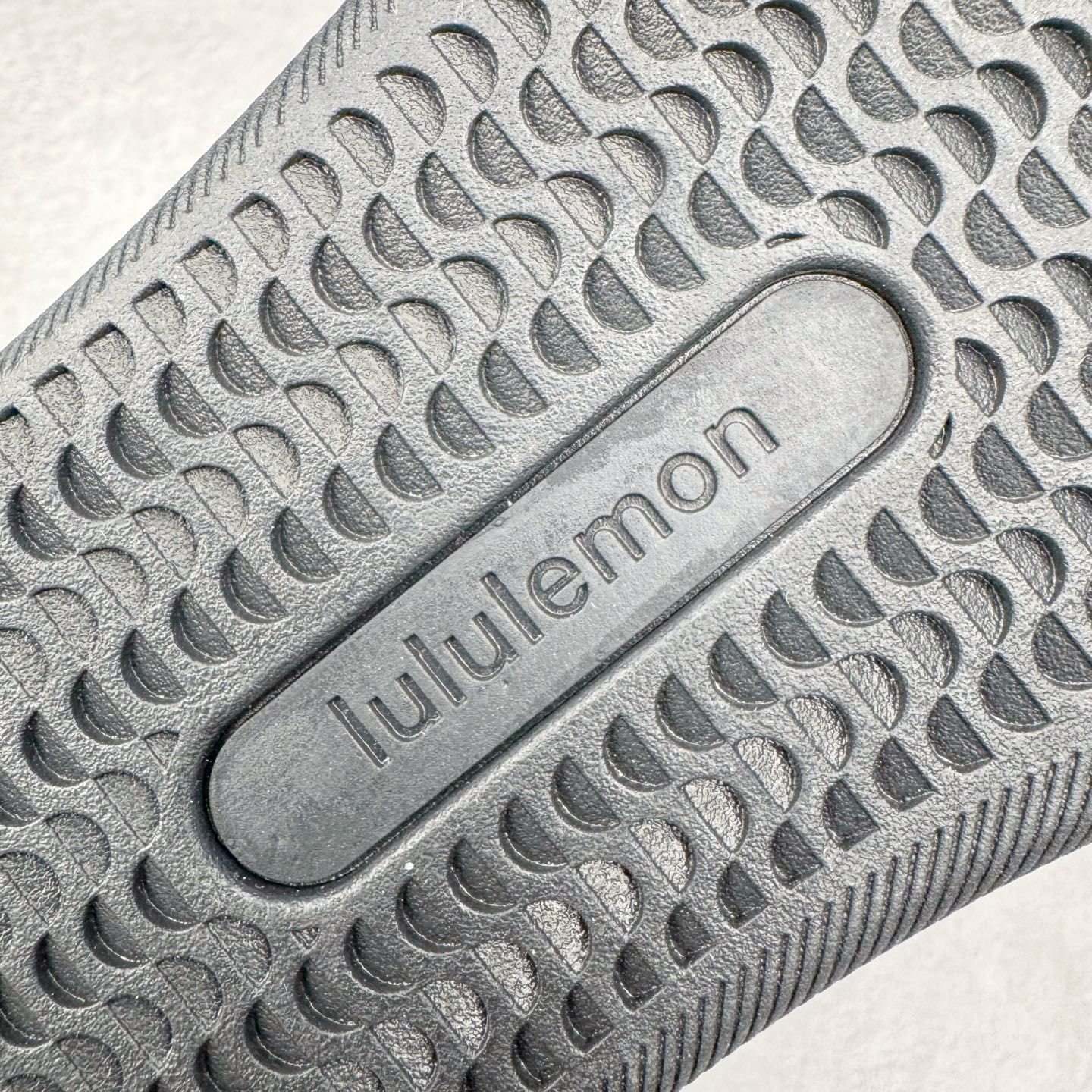 图片[20]-＃GD广顶 lululemon Cityverse 露露乐檬极简主义减震耐磨低帮生活休闲鞋 Cityverse将运动性能融入经典休闲鞋中，中底提供出色缓震，并贴合足部曲线，带来全天候的舒适感。鞋面采用两种材质拼接，且前半部分采用热熔压胶处理，无任何缝线，保留了鞋身整体性。模制泡沫的鞋垫带来上乘的脚感，在平日休闲穿着时不会磨脚，也能提供轻质软弹的效果。25年来，lululemon一直秉持“感受为先”的设计理念，并相信更好的感受带来更好的表现。此次男鞋的设计亦是如此。投入多年研究，针对男性在不同运动场景中的脚步形态设计了不同鞋履款式。同时，还进行了生物力学与形态学研究，为“他”带来更好的贴合度和感受。尺码：36 36.5 37.5 38 38.5 39 40 40.5 41 42 42.5 43 44 44.5 45-选品中心