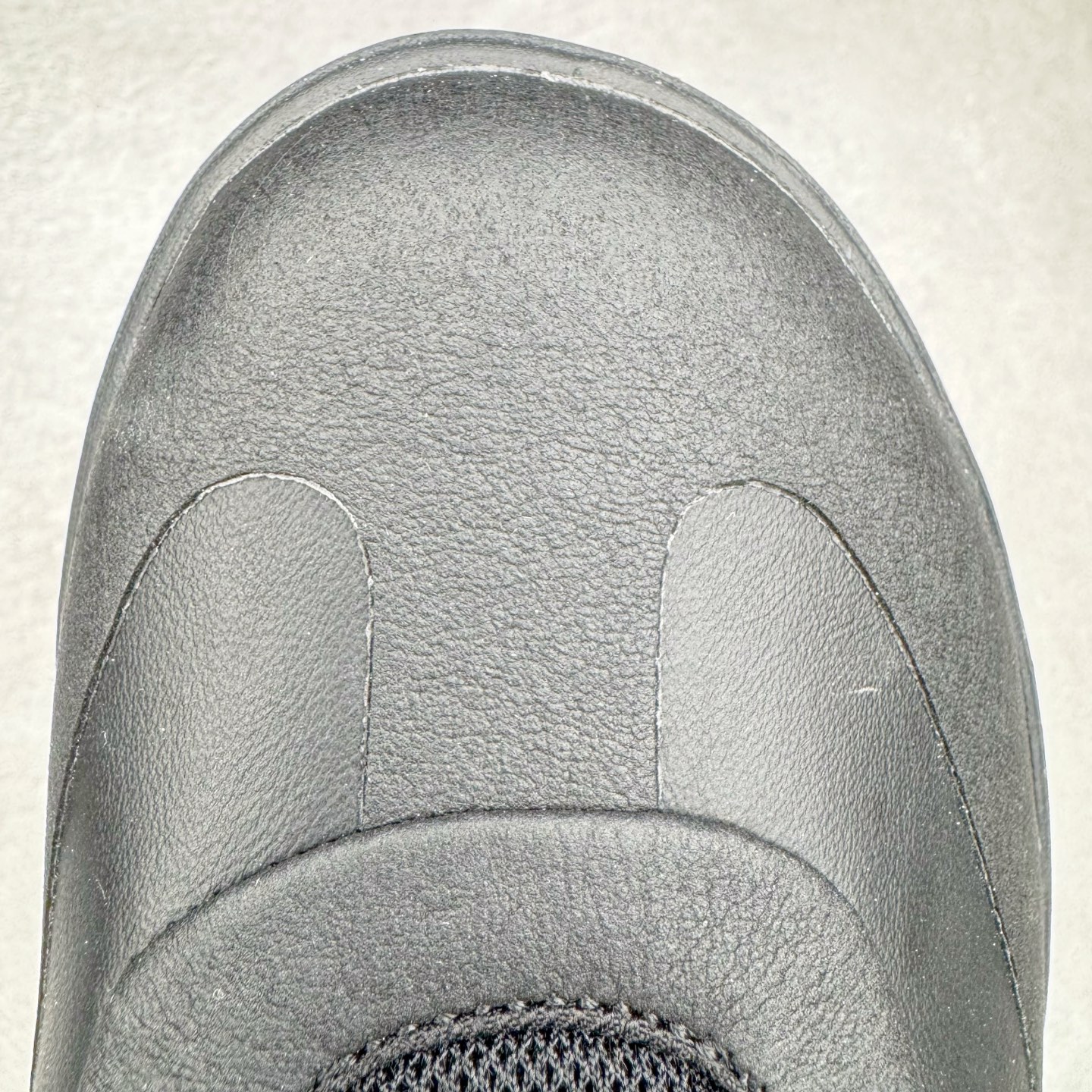 图片[15]-＃GD广顶 lululemon Cityverse 露露乐檬极简主义减震耐磨低帮生活休闲鞋 Cityverse将运动性能融入经典休闲鞋中，中底提供出色缓震，并贴合足部曲线，带来全天候的舒适感。鞋面采用两种材质拼接，且前半部分采用热熔压胶处理，无任何缝线，保留了鞋身整体性。模制泡沫的鞋垫带来上乘的脚感，在平日休闲穿着时不会磨脚，也能提供轻质软弹的效果。25年来，lululemon一直秉持“感受为先”的设计理念，并相信更好的感受带来更好的表现。此次男鞋的设计亦是如此。投入多年研究，针对男性在不同运动场景中的脚步形态设计了不同鞋履款式。同时，还进行了生物力学与形态学研究，为“他”带来更好的贴合度和感受。尺码：36 36.5 37.5 38 38.5 39 40 40.5 41 42 42.5 43 44 44.5 45-选品中心