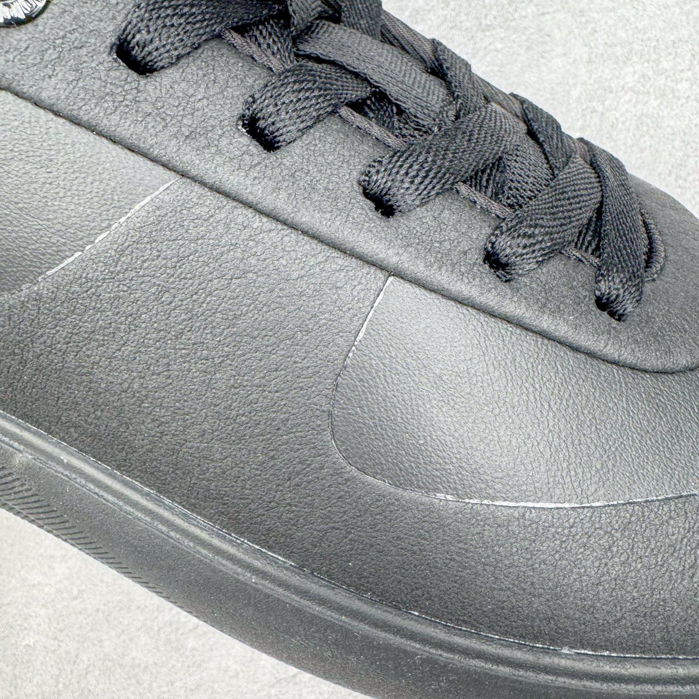 图片[18]-＃GD广顶 lululemon Cityverse 露露乐檬极简主义减震耐磨低帮生活休闲鞋 Cityverse将运动性能融入经典休闲鞋中，中底提供出色缓震，并贴合足部曲线，带来全天候的舒适感。鞋面采用两种材质拼接，且前半部分采用热熔压胶处理，无任何缝线，保留了鞋身整体性。模制泡沫的鞋垫带来上乘的脚感，在平日休闲穿着时不会磨脚，也能提供轻质软弹的效果。25年来，lululemon一直秉持“感受为先”的设计理念，并相信更好的感受带来更好的表现。此次男鞋的设计亦是如此。投入多年研究，针对男性在不同运动场景中的脚步形态设计了不同鞋履款式。同时，还进行了生物力学与形态学研究，为“他”带来更好的贴合度和感受。尺码：36 36.5 37.5 38 38.5 39 40 40.5 41 42 42.5 43 44 44.5 45-选品中心