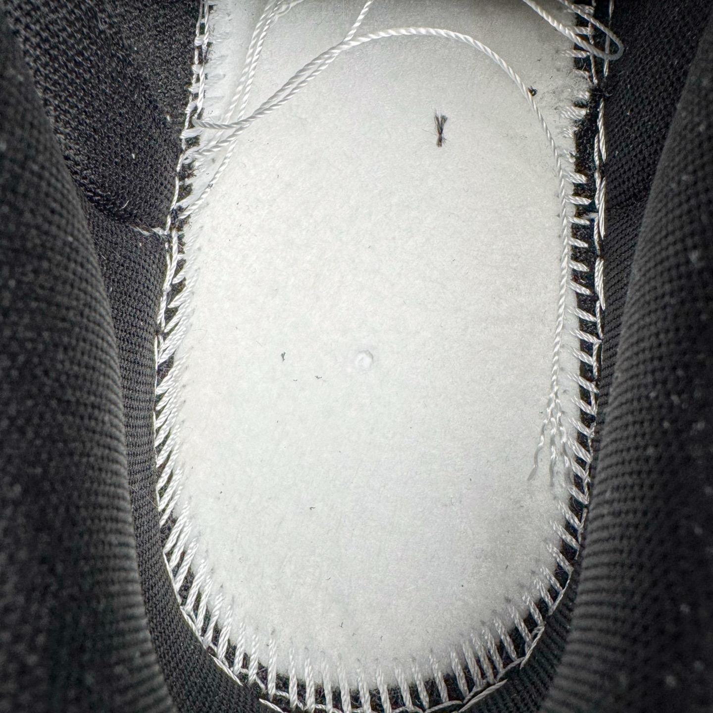 图片[10]-＃YC纯原 NK Dunk Low 不羁涂鸦 DD1391-100 当经典黑白灰，撞上自由笔触，鞋身以沉稳的黑白灰为基调，如城市街角的底色，简约中自带高级感，适配日常却不甘平庸。鞋侧跃动的涂鸦线条，仿佛即兴喷绘的艺术轨迹，每一笔勾勒，都是对常规边界的轻蔑突破；每一处留白，都为脚步留下想象力的余地。定制系列天花板 无原鞋不开发 全系列得物原鞋一比一校对开发 配色持续更新中 终端对接 优势输出 全套原厂楦头原纸板数据档案倾力打造 原汁原味莞产 极致还原 圈内最强针车工艺 高端零售指定版 广东原厂配套原盒原标 鞋盒分三个尺码段 原厂冲刀 超高清洁度 全鞋零毛边皮料切割 采用原厂百宏鞋带以及原厂百宏织唛舌标 内标可供原厂几率过验 进口原装条纹中底布 四线拉帮白色点胶 原厂拉帮手法遵循公司 原厂电绣 极致还原 尺码：36 36.5 37.5 38 38.5 39 40 40.5 41 42 42.5 43 44 44.5 45 46-选品中心