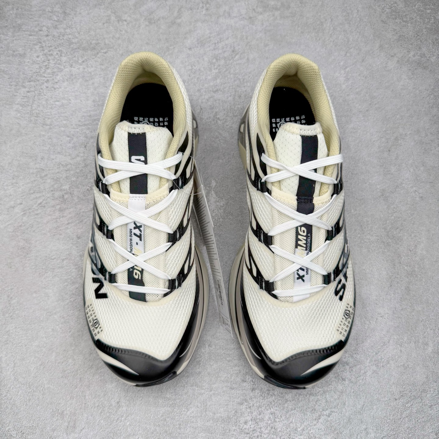 图片[2]-MM6 Maison Margiela x SALOMON XT-6 萨洛蒙联名系列低帮城市越野机能透气休闲运动鞋 鞋舌处附有迷你网眼袋收纳鞋绳以及下方的多色 Logo 标签 接着搭载奶油色 ACS 技术中底以及金色 TPU 塑料部件提升鞋款耐用性 中底与鞋面之间饰有海蓝色条状细节有效增添鞋款层次 最后应用黑色 Contragrip Chevron 外底完成鞋款设计 这次配色颇为高调 两款配色均以绚丽的渐变设计呈现 一款以粉紫渐变主打 另一款以黄绿渐变呈现 视觉效果相当吸睛 鞋面的使用玻璃纤维覆盖物加固 并通过细绳扣系带系统进行锁定 Salomon 的品牌logo 出现在脚后跟和前掌部位 中底虽然偏薄 但非常耐用 与模压塑料ACS 框架以及致密AC2 Muscle 鞋底单元结合 能够提供出色的支撑力和缓冲性 尺码：36 36.5 37.5 38 38.5 39 40 40.5 41 42 42.5 43 44 44.5 45 46.5-选品中心
