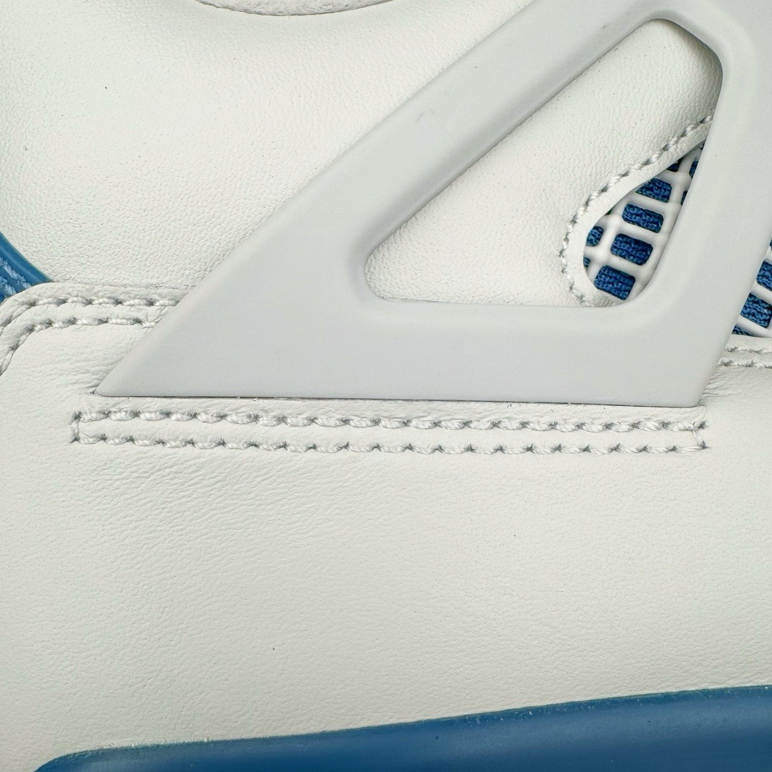 图片[11]-＃Y3纯原福利 Air Jordan AJ4 Retro \\\”Military Blue\\\” 白蓝2024 FV5029-141 市售天花板产物 耗时半年巨作 全套原纸板楦头开发 原厂特供皮料加持 确保原汁原味 完美呈现四代版型 一比一鞋头弧度高度鞋身弧度 数据细节工艺流程均保持原鞋一致 原厂TPU网格鞋带扣 正确内里网布 菱角分明不变形无多余毛边 柔软性质感一致于原鞋 市场唯一原厂鞋扣模具 背面可见隐藏注塑口 原厂织唛标 原厂飞人电绣工艺 尾指中部跳三针 独家绑鞋带手法 印刷中底布 四线拉帮 米色美纹纸贴合固定 进口港宝加持 后跟自然饱满 全鞋荧光划线卡点 追求极致完美 每一双都是工艺品 多重QC质检 超越公司货的品控标准 实实在在的免检产品 尺码对应库存明细‼️-选品中心