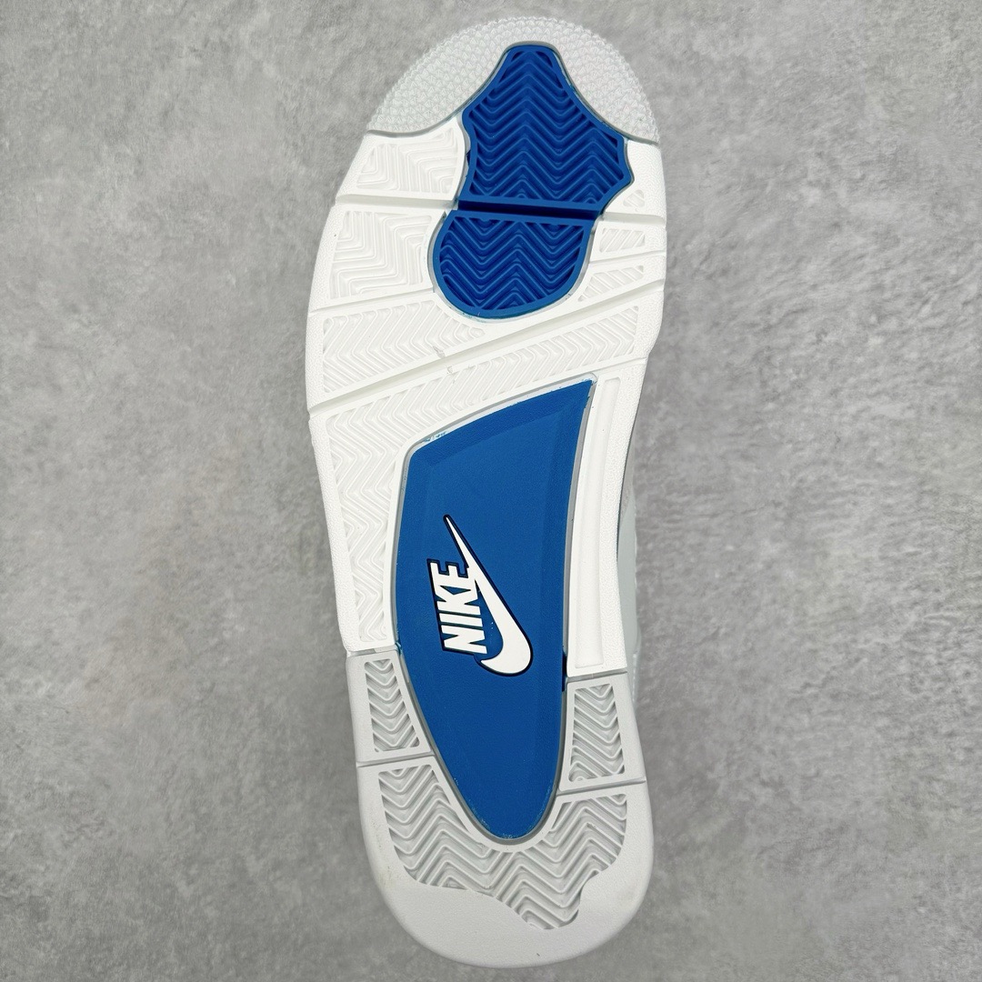 图片[9]-＃Y3纯原福利 Air Jordan AJ4 Retro \\\”Military Blue\\\” 白蓝2024 FV5029-141 市售天花板产物 耗时半年巨作 全套原纸板楦头开发 原厂特供皮料加持 确保原汁原味 完美呈现四代版型 一比一鞋头弧度高度鞋身弧度 数据细节工艺流程均保持原鞋一致 原厂TPU网格鞋带扣 正确内里网布 菱角分明不变形无多余毛边 柔软性质感一致于原鞋 市场唯一原厂鞋扣模具 背面可见隐藏注塑口 原厂织唛标 原厂飞人电绣工艺 尾指中部跳三针 独家绑鞋带手法 印刷中底布 四线拉帮 米色美纹纸贴合固定 进口港宝加持 后跟自然饱满 全鞋荧光划线卡点 追求极致完美 每一双都是工艺品 多重QC质检 超越公司货的品控标准 实实在在的免检产品 尺码对应库存明细‼️-选品中心