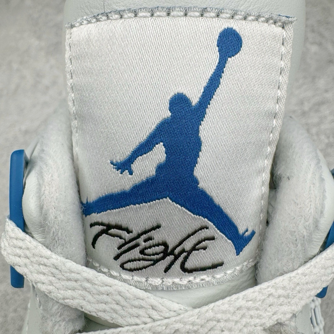 图片[12]-＃Y3纯原福利 Air Jordan AJ4 Retro \\\”Military Blue\\\” 白蓝2024 FV5029-141 市售天花板产物 耗时半年巨作 全套原纸板楦头开发 原厂特供皮料加持 确保原汁原味 完美呈现四代版型 一比一鞋头弧度高度鞋身弧度 数据细节工艺流程均保持原鞋一致 原厂TPU网格鞋带扣 正确内里网布 菱角分明不变形无多余毛边 柔软性质感一致于原鞋 市场唯一原厂鞋扣模具 背面可见隐藏注塑口 原厂织唛标 原厂飞人电绣工艺 尾指中部跳三针 独家绑鞋带手法 印刷中底布 四线拉帮 米色美纹纸贴合固定 进口港宝加持 后跟自然饱满 全鞋荧光划线卡点 追求极致完美 每一双都是工艺品 多重QC质检 超越公司货的品控标准 实实在在的免检产品 尺码对应库存明细‼️-选品中心