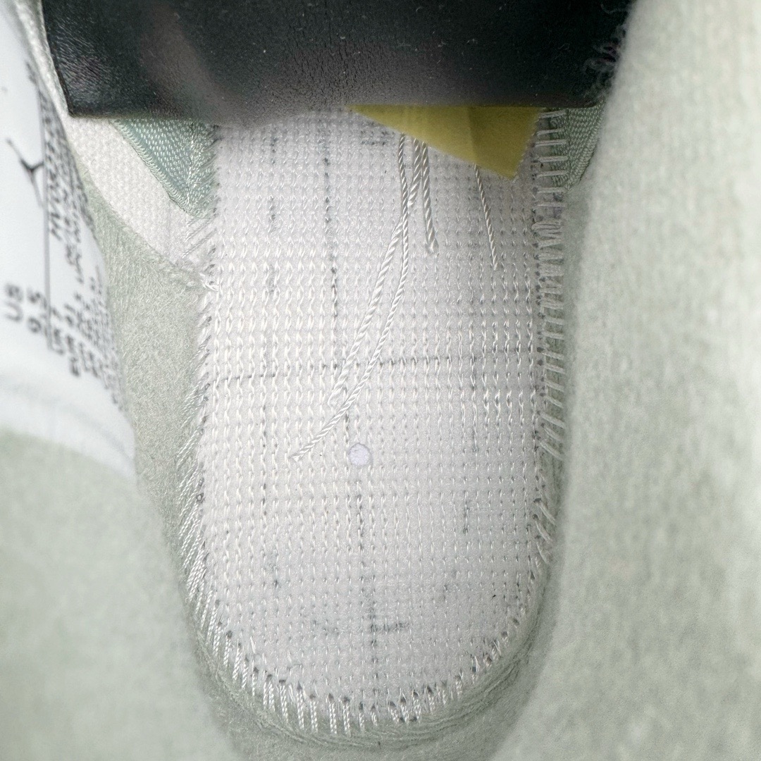 图片[10]-＃Y3纯原福利 Air Jordan AJ4 \\\”Seafoam\\\” 薄荷绿 HV0823-003 市售天花板产物 耗时半年巨作 全套原纸板楦头开发 原厂特供皮料加持 确保原汁原味 完美呈现四代版型 一比一鞋头弧度高度鞋身弧度 数据细节工艺流程均保持原鞋一致 原厂TPU网格鞋带扣 正确内里网布 菱角分明不变形无多余毛边 柔软性质感一致于原鞋 市场唯一原厂鞋扣模具 背面可见隐藏注塑口 原厂织唛标 原厂飞人电绣工艺 尾指中部跳三针 独家绑鞋带手法 印刷中底布 四线拉帮 米色美纹纸贴合固定 进口港宝加持 后跟自然饱满 全鞋荧光划线卡点 追求极致完美 每一双都是工艺品 多重QC质检 超越公司货的品控标准 实实在在的免检产品 尺码对应库存明细‼️-选品中心