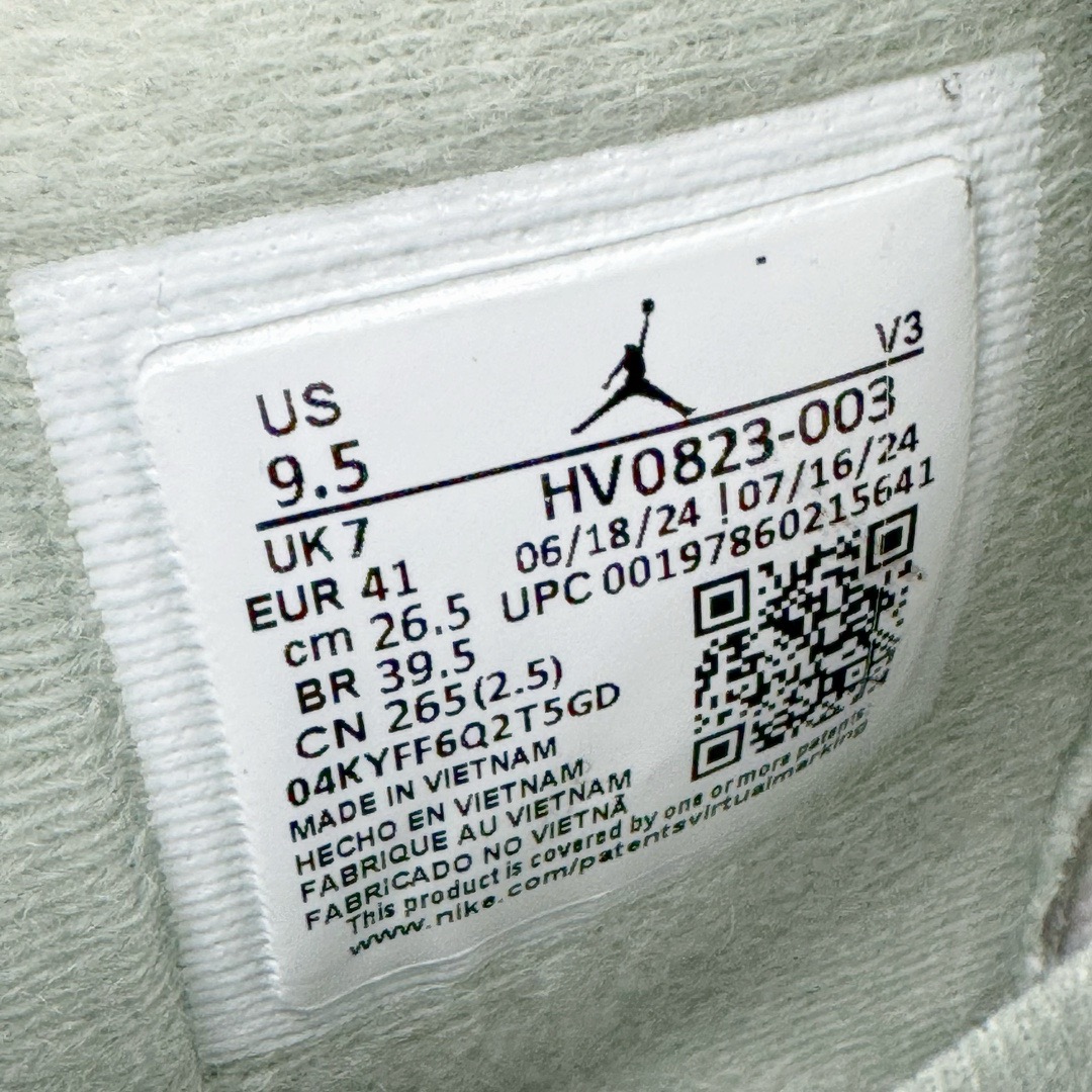图片[11]-＃Y3纯原福利 Air Jordan AJ4 \\\”Seafoam\\\” 薄荷绿 HV0823-003 市售天花板产物 耗时半年巨作 全套原纸板楦头开发 原厂特供皮料加持 确保原汁原味 完美呈现四代版型 一比一鞋头弧度高度鞋身弧度 数据细节工艺流程均保持原鞋一致 原厂TPU网格鞋带扣 正确内里网布 菱角分明不变形无多余毛边 柔软性质感一致于原鞋 市场唯一原厂鞋扣模具 背面可见隐藏注塑口 原厂织唛标 原厂飞人电绣工艺 尾指中部跳三针 独家绑鞋带手法 印刷中底布 四线拉帮 米色美纹纸贴合固定 进口港宝加持 后跟自然饱满 全鞋荧光划线卡点 追求极致完美 每一双都是工艺品 多重QC质检 超越公司货的品控标准 实实在在的免检产品 尺码对应库存明细‼️-选品中心