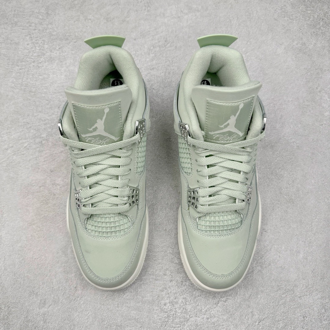 图片[2]-＃Y3纯原福利 Air Jordan AJ4 \\\”Seafoam\\\” 薄荷绿 HV0823-003 市售天花板产物 耗时半年巨作 全套原纸板楦头开发 原厂特供皮料加持 确保原汁原味 完美呈现四代版型 一比一鞋头弧度高度鞋身弧度 数据细节工艺流程均保持原鞋一致 原厂TPU网格鞋带扣 正确内里网布 菱角分明不变形无多余毛边 柔软性质感一致于原鞋 市场唯一原厂鞋扣模具 背面可见隐藏注塑口 原厂织唛标 原厂飞人电绣工艺 尾指中部跳三针 独家绑鞋带手法 印刷中底布 四线拉帮 米色美纹纸贴合固定 进口港宝加持 后跟自然饱满 全鞋荧光划线卡点 追求极致完美 每一双都是工艺品 多重QC质检 超越公司货的品控标准 实实在在的免检产品 尺码对应库存明细‼️-选品中心