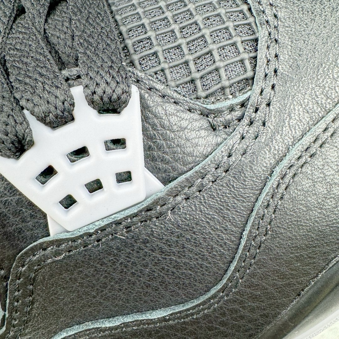 图片[11]-＃Y3纯原福利 Air Jordan AJ4 \\\”Bred Reimagined\\\” 黑红2024 FV5029-006 市售天花板产物 耗时半年巨作 全套原纸板楦头开发 原厂特供皮料加持 确保原汁原味 完美呈现四代版型 一比一鞋头弧度高度鞋身弧度 数据细节工艺流程均保持原鞋一致 原厂TPU网格鞋带扣 正确内里网布 菱角分明不变形无多余毛边 柔软性质感一致于原鞋 市场唯一原厂鞋扣模具 背面可见隐藏注塑口 原厂织唛标 原厂飞人电绣工艺 尾指中部跳三针 独家绑鞋带手法 印刷中底布 四线拉帮 米色美纹纸贴合固定 进口港宝加持 后跟自然饱满 全鞋荧光划线卡点 追求极致完美 每一双都是工艺品 多重QC质检 超越公司货的品控标准 实实在在的免检产品 尺码对应库存明细‼️-选品中心