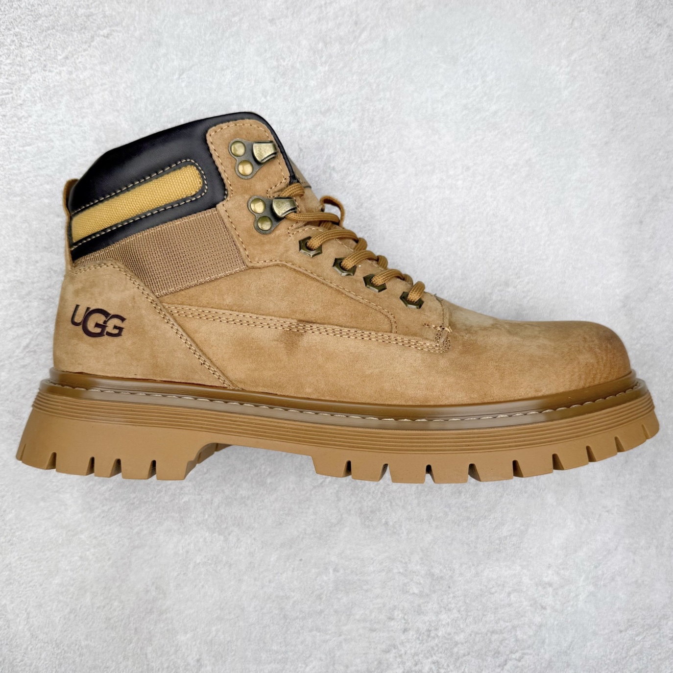 CAT卡特 户外工装轻底休闲马丁靴大黄靴系列 广东大厂品质 全新工艺升级 全鞋真牛皮材料 大底到五金都是代工厂原材料制作 同原版固特异永不开胶工艺 好货不杀猪 首单质量严格把控 全网独家首发 品质毋庸置疑 全套官网统一包装 今年冬季防寒户外专用 日常随意搭配 尺码：39 40 41 42 43 44（皮鞋码）-选品中心