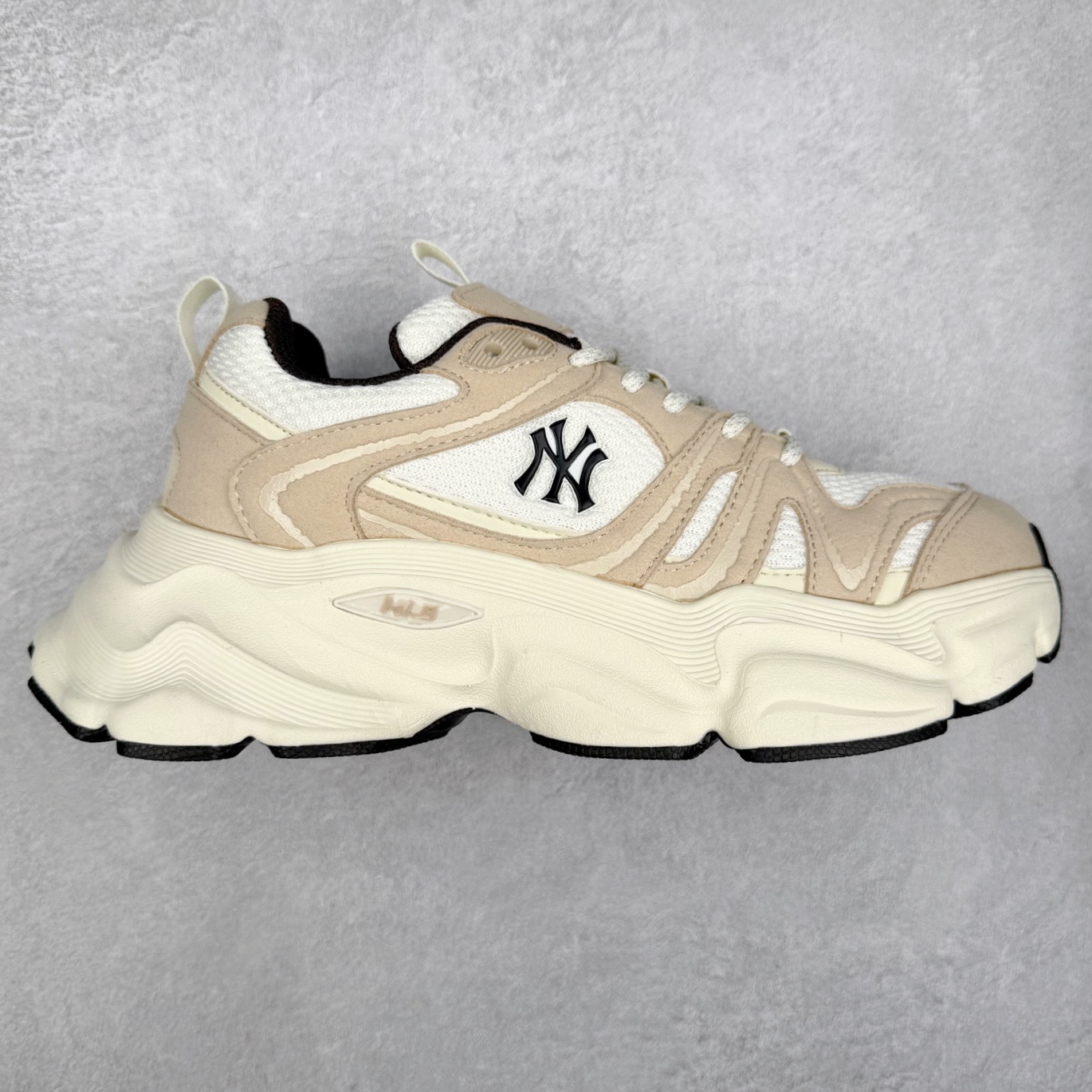 MLB New York Yankees Curve Runner 舒适百搭流浪鞋防滑耐磨低帮跑步鞋 Korea韩国联名NY美国榄球纽约洋基队限定 目前可过轻松秒过各类鉴定 能操作的私聊 韩国代购专供 左脚内置NFC感应 区别市面贴纸假芯片 MLB专用菱形双针中底布 重点细节中底布带注胶孔 原厂NFC感应吊牌 支持鉴定 一个两位数 原盒原标 全套原楦原纸板原厂数据开发 中韩文保养标贴 绿色防霉片 平台代购专供 独家一比一RB+MD组合大底 高频后跟小人Logo精准对位立体饱满 正确网布加超迁鞋面 转印中底走线紧密 转印Logo工艺表层防刮不掉色 尺码：35 36 36.5 37.5 38 38.5 39 40 40.5 41 42 42.5 43 44 44.5 45-选品中心