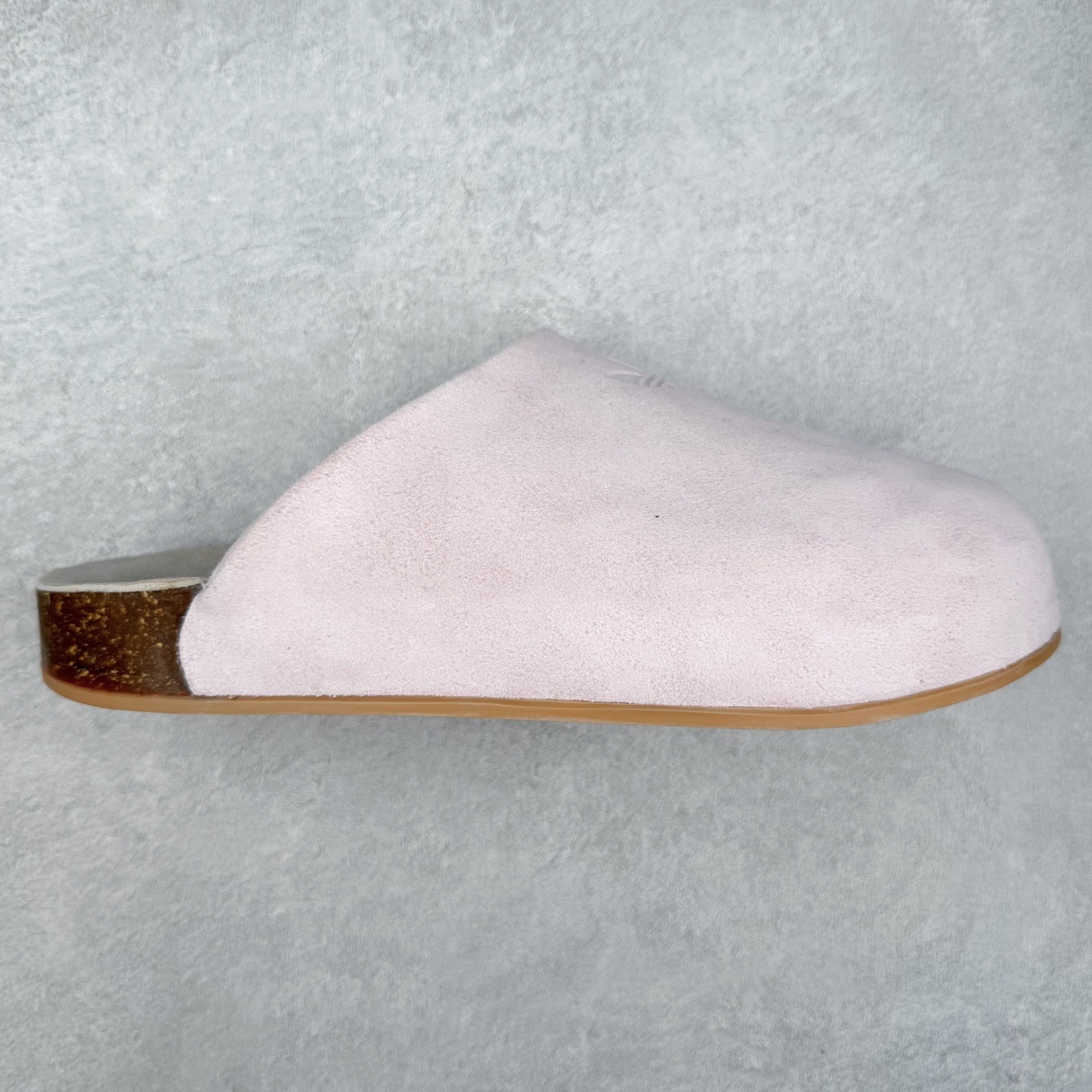 AD Originals Adimule 舒适百搭防磨包头拖鞋 男女同款 实拍调校N版已经零色差零失真 百分百还原实物色彩所见即所得 不存在货不对板色差等低级问题 选购参考实物拍摄 不混卖不参货 只用心做好货严格选品 承诺混一赔十 尺码：36 36.5 37.5 38 38.5 39 40 40.5 41 42 42.5 43 44 44.5 45-选品中心