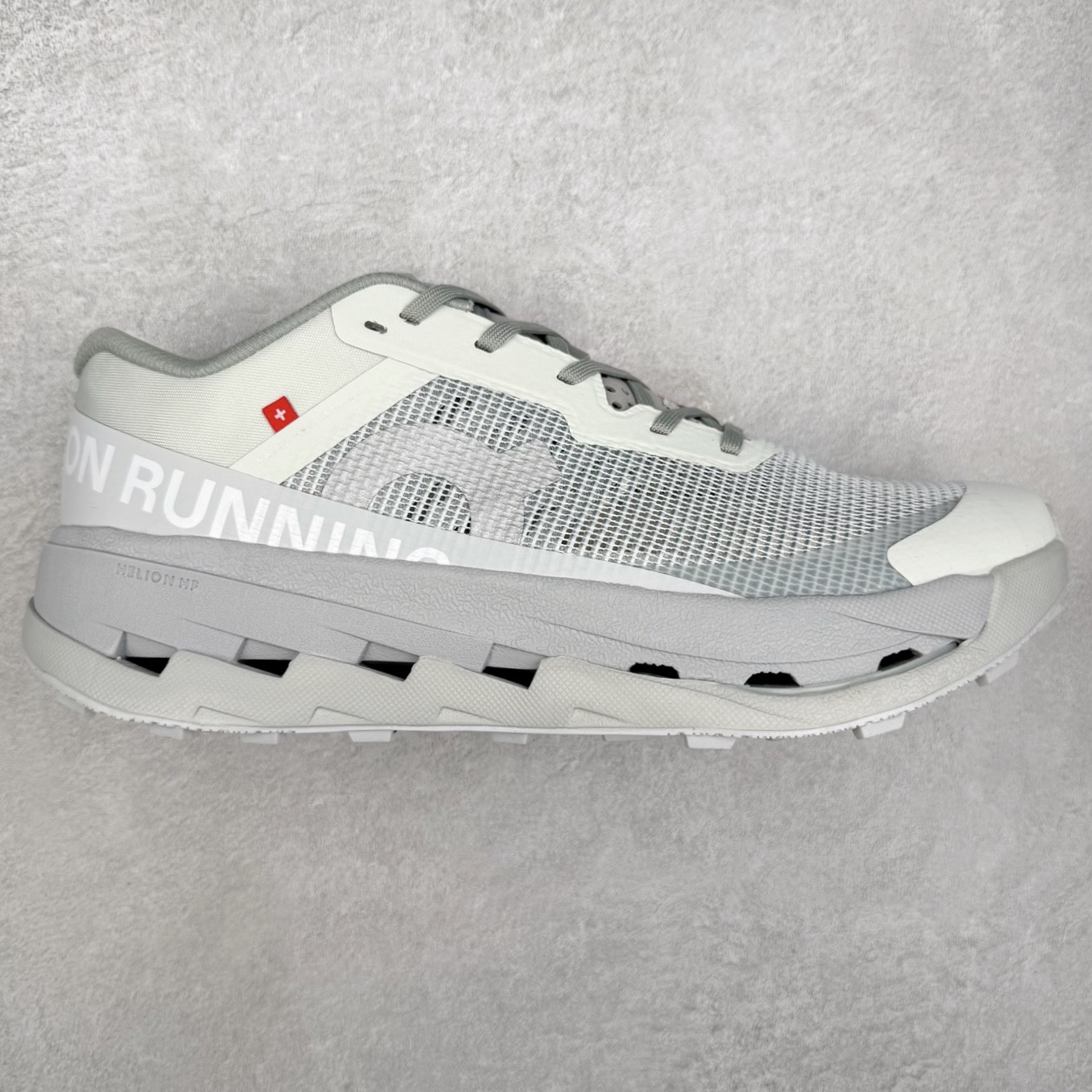 On昂跑 Cloudultra 3 百搭舒适透气低帮跑步鞋 此运动品牌 开创于2010年 缓震着陆、强效回弹、轻柔质感的设计构思始终是ON研制关键 与此同时基于“为全球提供革新性的跑步感受”信念 陆续推出了多款跑鞋及其以专业运动人体跑步工程学为设计关键的功能性跑步服饰设备 让跑者不费力气地畅快畅跑 尺码：36 36.5 37.5 38 38.5 39 40 40.5 41 42 42.5 43 44 44.5 45-选品中心