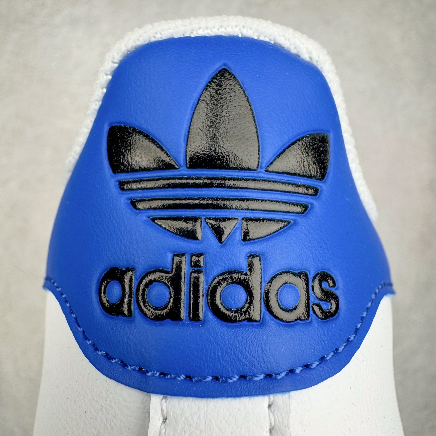 图片[16]-＃XP纯原套现福利 AD Originals Superstar 经典复古贝壳头板鞋 JQ4729 诞生于1969年 是第一双将全皮面鞋 身与橡胶鞋头结合在一起的低帮篮球鞋 Superstar最开始 是作为高帮篮球鞋Pro Model的低帮版本而出现的 但因为其独特和醒目的橡胶鞋头造型而让大家熟知 被大家形象地称为\\\”shelltoe\\\”贝壳头 在70年代的美国职业篮球场上 接近3/4的NBA球员都将这双Superstar作为场上用鞋 80年代之后 经过不断的改良和发展 Superstar逐渐成为横跨时装、音乐、街头文化、休闲和运动等各大领域的时尚潮鞋 尺码：36 36.5 37 38 38.5 39 40 40.5 41 42 42.5 43 44 44.5 45-选品中心