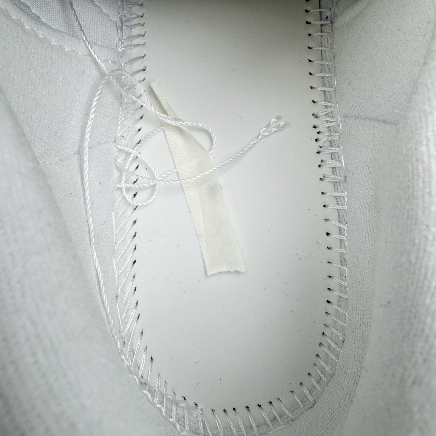 图片[10]-＃XP纯原套现福利 AD Originals Superstar 经典复古贝壳头板鞋 JQ4729 诞生于1969年 是第一双将全皮面鞋 身与橡胶鞋头结合在一起的低帮篮球鞋 Superstar最开始 是作为高帮篮球鞋Pro Model的低帮版本而出现的 但因为其独特和醒目的橡胶鞋头造型而让大家熟知 被大家形象地称为\\\”shelltoe\\\”贝壳头 在70年代的美国职业篮球场上 接近3/4的NBA球员都将这双Superstar作为场上用鞋 80年代之后 经过不断的改良和发展 Superstar逐渐成为横跨时装、音乐、街头文化、休闲和运动等各大领域的时尚潮鞋 尺码：36 36.5 37 38 38.5 39 40 40.5 41 42 42.5 43 44 44.5 45-选品中心