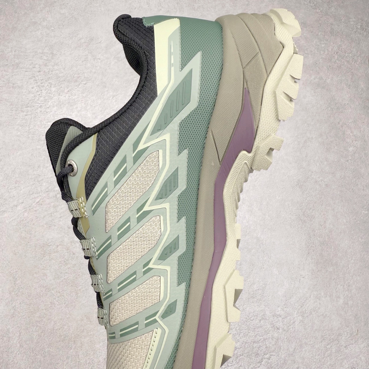 图片[7]-＃K版 KAILAS 凯乐石远征5代 FLT 舒适简约经典登山 防滑耐磨防水低帮徒步鞋 KAILAS凯乐石品牌是全球三大全系攀登品牌之一，于2003年创立于中国广州，致力于为有攀登梦想的户外运动员及爱好者，研发制造功能性专业装备，满足他们在极限环境下安全舒适的需求，凯乐石专注于科技面料的开发及专业功能设计，产品线覆盖登山、攀岩、徒步、越野跑山、露营、旅行等多项户外运动，通过运动员的测试反馈，不断进化迭代，产品荣获国内外大奖71座，发明专利21个，更突破性的自主研发攀登器械，打造出中国的攀登硬实力。实拍调校N版已经零色差零失真 百分百还原实物色彩所见即所得 不存在货不对板色差等低级问题 选购参考实物拍摄 不混卖不参货 只用心做好货严格选品 承诺混一赔十 尺码：36 36.5 37.5 38 38.5 39 39.5 40 40.5 41 41.5 42 42.5 43 44 44.5 45-选品中心