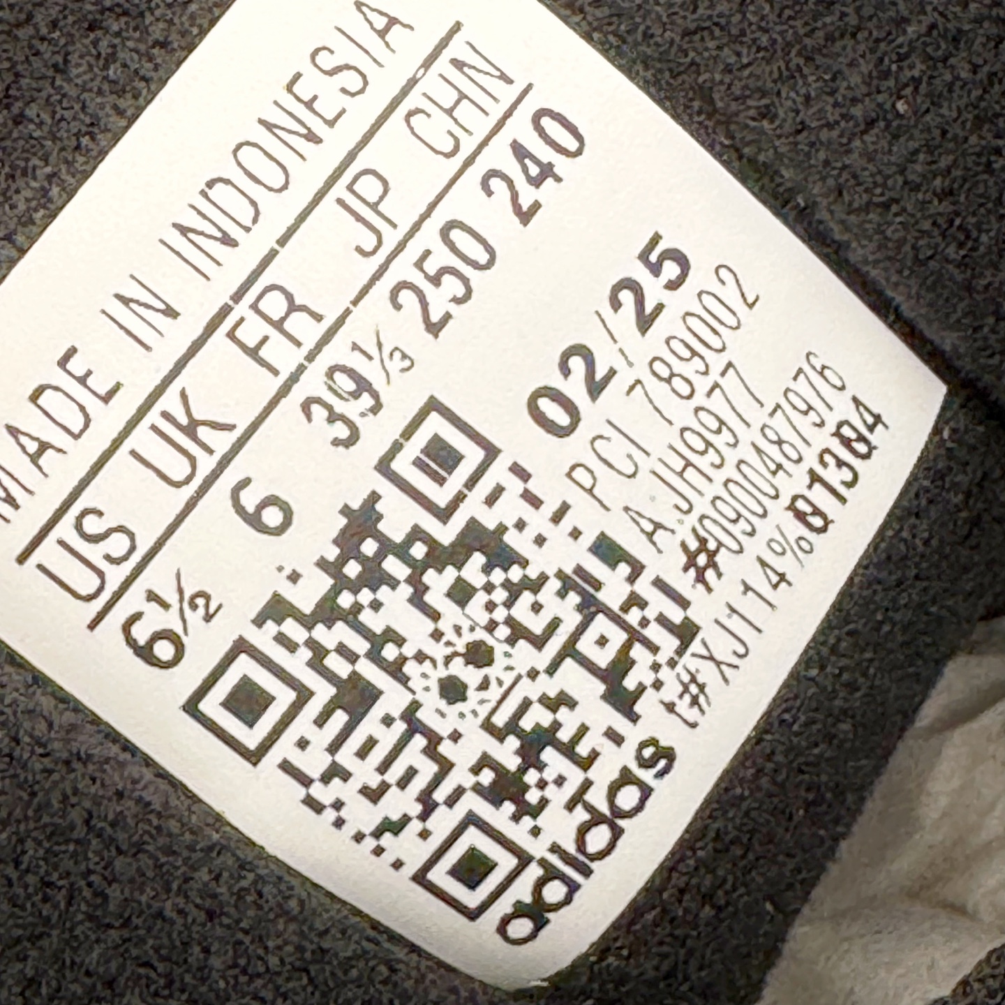 图片[10]-＃XP纯原套现福利 AD Originals Superstar 经典复古贝壳头板鞋 JH9977 诞生于1969年 是第一双将全皮面鞋 身与橡胶鞋头结合在一起的低帮篮球鞋 Superstar最开始 是作为高帮篮球鞋Pro Model的低帮版本而出现的 但因为其独特和醒目的橡胶鞋头造型而让大家熟知 被大家形象地称为\\\”shelltoe\\\”贝壳头 在70年代的美国职业篮球场上 接近3/4的NBA球员都将这双Superstar作为场上用鞋 80年代之后 经过不断的改良和发展 Superstar逐渐成为横跨时装、音乐、街头文化、休闲和运动等各大领域的时尚潮鞋 尺码：36 36.5 37 38 38.5 39 40 40.5 41 42 42.5 43 44 44.5 45-选品中心