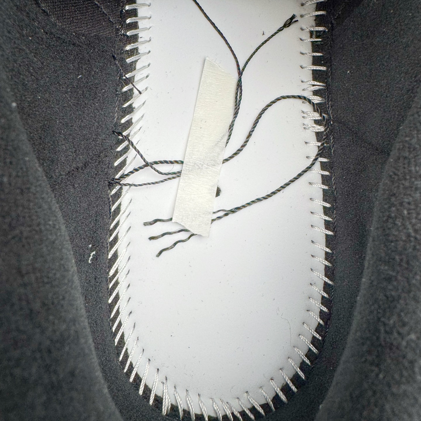 图片[11]-＃XP纯原套现福利 AD Originals Superstar 经典复古贝壳头板鞋 JH9977 诞生于1969年 是第一双将全皮面鞋 身与橡胶鞋头结合在一起的低帮篮球鞋 Superstar最开始 是作为高帮篮球鞋Pro Model的低帮版本而出现的 但因为其独特和醒目的橡胶鞋头造型而让大家熟知 被大家形象地称为\\\”shelltoe\\\”贝壳头 在70年代的美国职业篮球场上 接近3/4的NBA球员都将这双Superstar作为场上用鞋 80年代之后 经过不断的改良和发展 Superstar逐渐成为横跨时装、音乐、街头文化、休闲和运动等各大领域的时尚潮鞋 尺码：36 36.5 37 38 38.5 39 40 40.5 41 42 42.5 43 44 44.5 45-选品中心