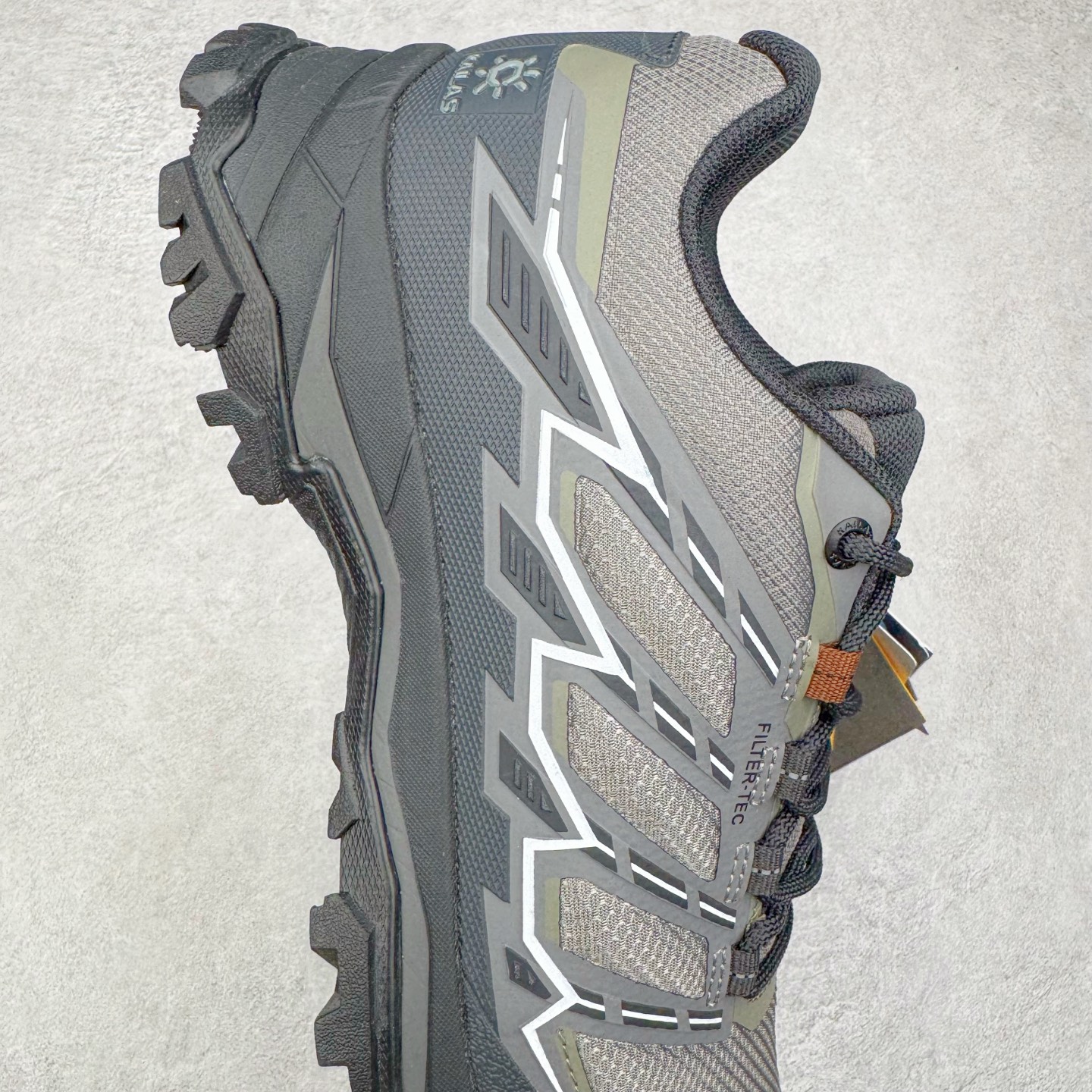 图片[6]-＃K版 KAILAS 凯乐石远征5代 FLT 舒适简约经典登山 防滑耐磨防水低帮徒步鞋 KAILAS凯乐石品牌是全球三大全系攀登品牌之一，于2003年创立于中国广州，致力于为有攀登梦想的户外运动员及爱好者，研发制造功能性专业装备，满足他们在极限环境下安全舒适的需求，凯乐石专注于科技面料的开发及专业功能设计，产品线覆盖登山、攀岩、徒步、越野跑山、露营、旅行等多项户外运动，通过运动员的测试反馈，不断进化迭代，产品荣获国内外大奖71座，发明专利21个，更突破性的自主研发攀登器械，打造出中国的攀登硬实力。实拍调校N版已经零色差零失真 百分百还原实物色彩所见即所得 不存在货不对板色差等低级问题 选购参考实物拍摄 不混卖不参货 只用心做好货严格选品 承诺混一赔十 尺码：36 36.5 37.5 38 38.5 39 39.5 40 40.5 41 41.5 42 42.5 43 44 44.5 45-选品中心