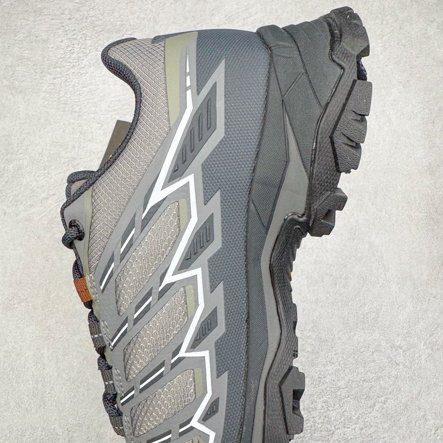 图片[7]-＃K版 KAILAS 凯乐石远征5代 FLT 舒适简约经典登山 防滑耐磨防水低帮徒步鞋 KAILAS凯乐石品牌是全球三大全系攀登品牌之一，于2003年创立于中国广州，致力于为有攀登梦想的户外运动员及爱好者，研发制造功能性专业装备，满足他们在极限环境下安全舒适的需求，凯乐石专注于科技面料的开发及专业功能设计，产品线覆盖登山、攀岩、徒步、越野跑山、露营、旅行等多项户外运动，通过运动员的测试反馈，不断进化迭代，产品荣获国内外大奖71座，发明专利21个，更突破性的自主研发攀登器械，打造出中国的攀登硬实力。实拍调校N版已经零色差零失真 百分百还原实物色彩所见即所得 不存在货不对板色差等低级问题 选购参考实物拍摄 不混卖不参货 只用心做好货严格选品 承诺混一赔十 尺码：36 36.5 37.5 38 38.5 39 39.5 40 40.5 41 41.5 42 42.5 43 44 44.5 45-选品中心