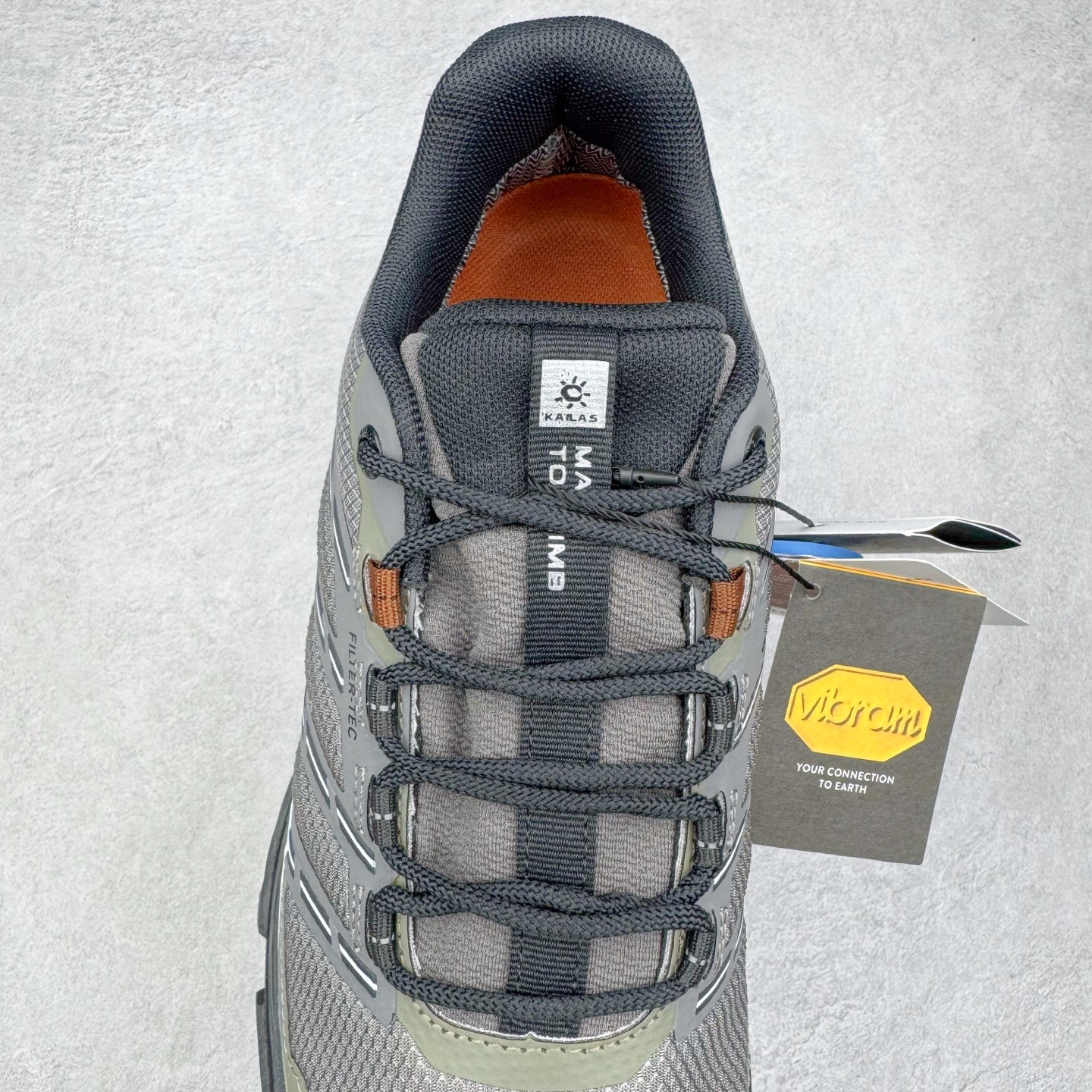 图片[5]-＃K版 KAILAS 凯乐石远征5代 FLT 舒适简约经典登山 防滑耐磨防水低帮徒步鞋 KAILAS凯乐石品牌是全球三大全系攀登品牌之一，于2003年创立于中国广州，致力于为有攀登梦想的户外运动员及爱好者，研发制造功能性专业装备，满足他们在极限环境下安全舒适的需求，凯乐石专注于科技面料的开发及专业功能设计，产品线覆盖登山、攀岩、徒步、越野跑山、露营、旅行等多项户外运动，通过运动员的测试反馈，不断进化迭代，产品荣获国内外大奖71座，发明专利21个，更突破性的自主研发攀登器械，打造出中国的攀登硬实力。实拍调校N版已经零色差零失真 百分百还原实物色彩所见即所得 不存在货不对板色差等低级问题 选购参考实物拍摄 不混卖不参货 只用心做好货严格选品 承诺混一赔十 尺码：36 36.5 37.5 38 38.5 39 39.5 40 40.5 41 41.5 42 42.5 43 44 44.5 45-选品中心