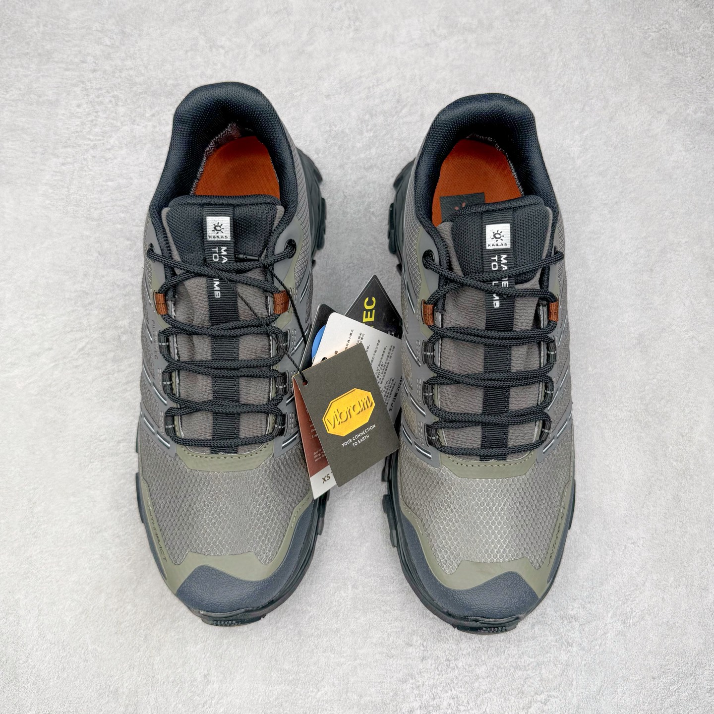 图片[2]-＃K版 KAILAS 凯乐石远征5代 FLT 舒适简约经典登山 防滑耐磨防水低帮徒步鞋 KAILAS凯乐石品牌是全球三大全系攀登品牌之一，于2003年创立于中国广州，致力于为有攀登梦想的户外运动员及爱好者，研发制造功能性专业装备，满足他们在极限环境下安全舒适的需求，凯乐石专注于科技面料的开发及专业功能设计，产品线覆盖登山、攀岩、徒步、越野跑山、露营、旅行等多项户外运动，通过运动员的测试反馈，不断进化迭代，产品荣获国内外大奖71座，发明专利21个，更突破性的自主研发攀登器械，打造出中国的攀登硬实力。实拍调校N版已经零色差零失真 百分百还原实物色彩所见即所得 不存在货不对板色差等低级问题 选购参考实物拍摄 不混卖不参货 只用心做好货严格选品 承诺混一赔十 尺码：36 36.5 37.5 38 38.5 39 39.5 40 40.5 41 41.5 42 42.5 43 44 44.5 45-选品中心