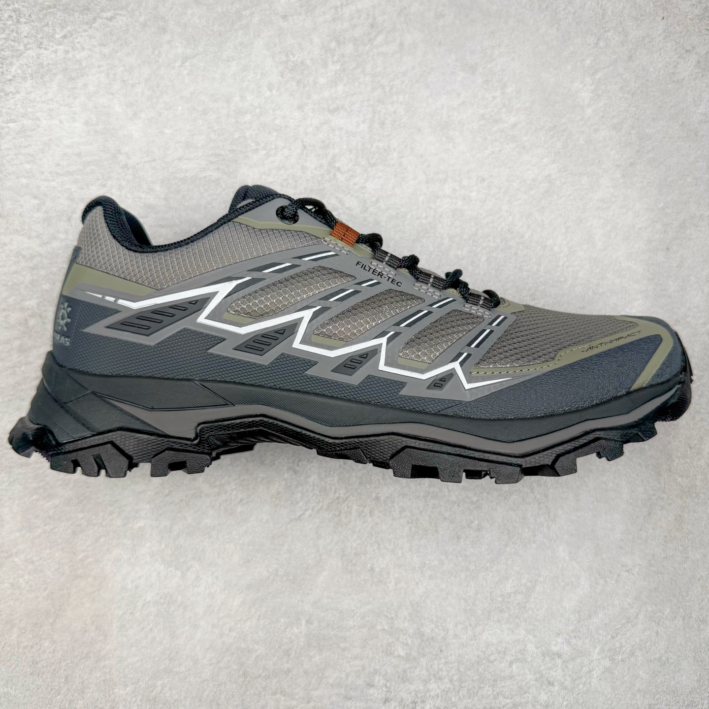 ＃K版 KAILAS 凯乐石远征5代 FLT 舒适简约经典登山 防滑耐磨防水低帮徒步鞋 KAILAS凯乐石品牌是全球三大全系攀登品牌之一，于2003年创立于中国广州，致力于为有攀登梦想的户外运动员及爱好者，研发制造功能性专业装备，满足他们在极限环境下安全舒适的需求，凯乐石专注于科技面料的开发及专业功能设计，产品线覆盖登山、攀岩、徒步、越野跑山、露营、旅行等多项户外运动，通过运动员的测试反馈，不断进化迭代，产品荣获国内外大奖71座，发明专利21个，更突破性的自主研发攀登器械，打造出中国的攀登硬实力。实拍调校N版已经零色差零失真 百分百还原实物色彩所见即所得 不存在货不对板色差等低级问题 选购参考实物拍摄 不混卖不参货 只用心做好货严格选品 承诺混一赔十 尺码：36 36.5 37.5 38 38.5 39 39.5 40 40.5 41 41.5 42 42.5 43 44 44.5 45-选品中心