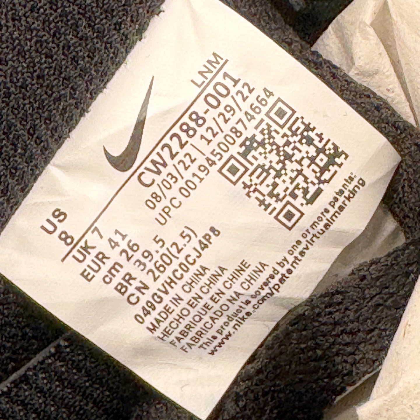 图片[13]-＃LZ NK Air Force 1 Low \’07 空军一号低帮经典板鞋 纯黑 CW2288-001 同步官方2022全新版本 不规则波浪大底咬花 全鞋电脑针车 工整有序 视觉效果满分 原厂拉帮手法 标准四线 密度针距针孔大小控制到位 原装反口里网布海绵 正确卡色网眼大小 新版鞋撑改用纸团代替 原厂港宝加持完美还原灵魂版型 原盒原配从里到外百分百还原 原厂全头层原厂皮料 原标原盒 内置Sole气垫 中底白色背胶 中底划线 已经无限的接近公司 原厂楦头 原厂刺绣 后跟弧度修正 独家私模最大开发到47.5 尺码：35.5 36 36.5 37.5 38 38.5 39 40 40.5 41 42 42.5 43 44 44.5 45 46 47.5-选品中心