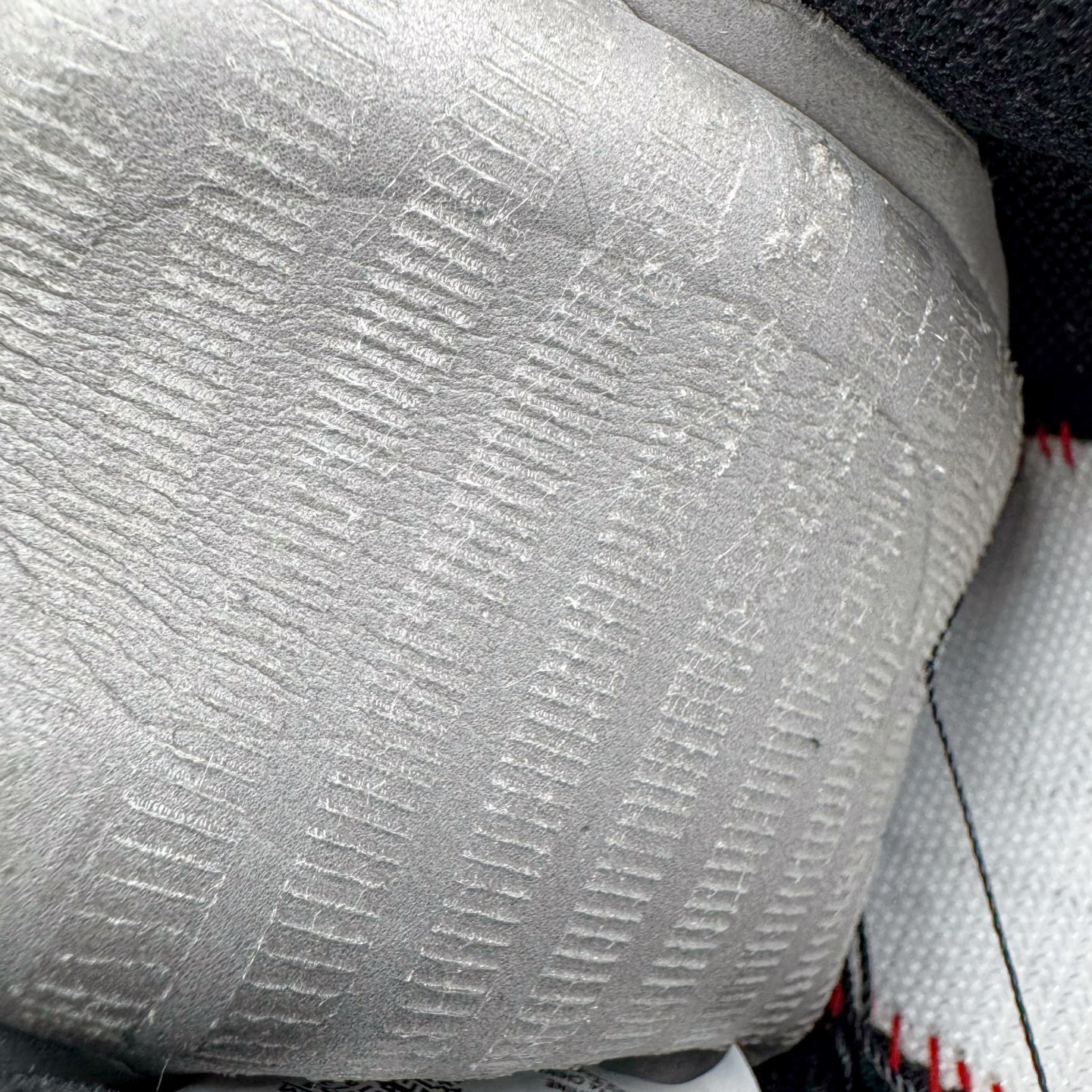 图片[11]-＃LZ NK Air Force 1 Low \’07 空军一号低帮经典板鞋 纯黑 CW2288-001 同步官方2022全新版本 不规则波浪大底咬花 全鞋电脑针车 工整有序 视觉效果满分 原厂拉帮手法 标准四线 密度针距针孔大小控制到位 原装反口里网布海绵 正确卡色网眼大小 新版鞋撑改用纸团代替 原厂港宝加持完美还原灵魂版型 原盒原配从里到外百分百还原 原厂全头层原厂皮料 原标原盒 内置Sole气垫 中底白色背胶 中底划线 已经无限的接近公司 原厂楦头 原厂刺绣 后跟弧度修正 独家私模最大开发到47.5 尺码：35.5 36 36.5 37.5 38 38.5 39 40 40.5 41 42 42.5 43 44 44.5 45 46 47.5-选品中心