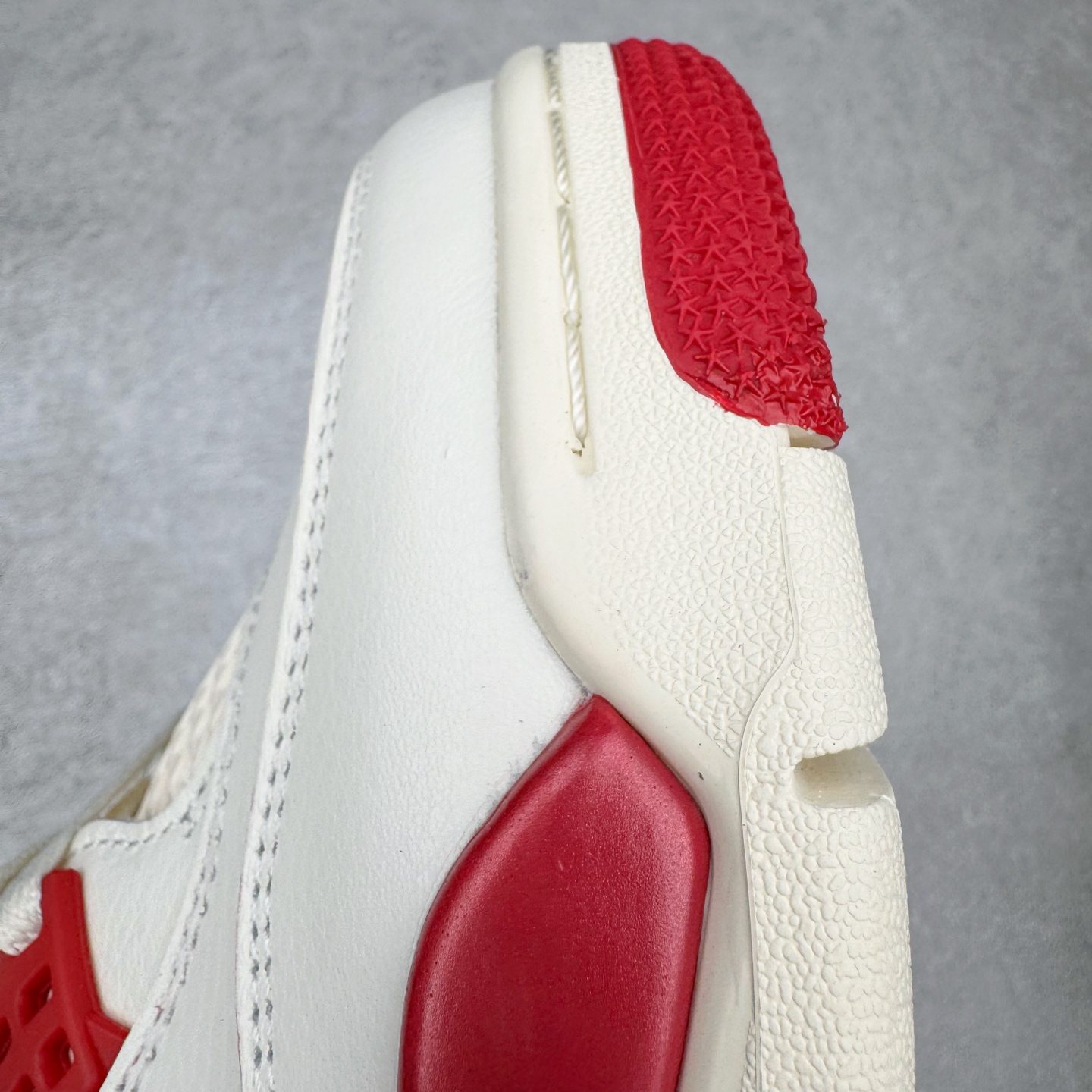 图片[19]-＃K版纯原 Air Jordan AJ4 情人节米白红 HV0823-108 全新升级改良 原鞋原楦原纸板同源开发 完美呈现乔4的版型 内侧正确双色网格 还原细节 原厂皮料 正确气垫颜色 正确网格工艺 正确拉帮工艺 全鞋原装材料制作 原档案原模具打造 支持全方位与正品对比 尺码：36 36.5 37.5 38 38.5 39 40 40.5 41 42 42.5 43 44 44.5 45 46 47.5-选品中心