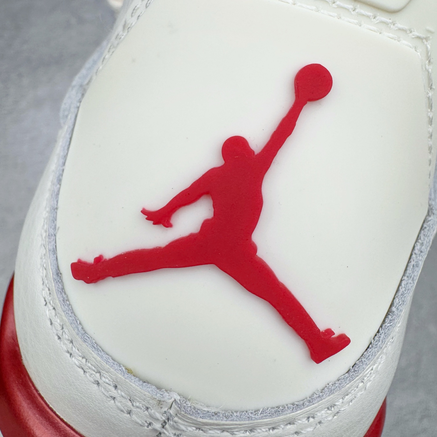 图片[14]-＃K版纯原 Air Jordan AJ4 情人节米白红 HV0823-108 全新升级改良 原鞋原楦原纸板同源开发 完美呈现乔4的版型 内侧正确双色网格 还原细节 原厂皮料 正确气垫颜色 正确网格工艺 正确拉帮工艺 全鞋原装材料制作 原档案原模具打造 支持全方位与正品对比 尺码：36 36.5 37.5 38 38.5 39 40 40.5 41 42 42.5 43 44 44.5 45 46 47.5-选品中心