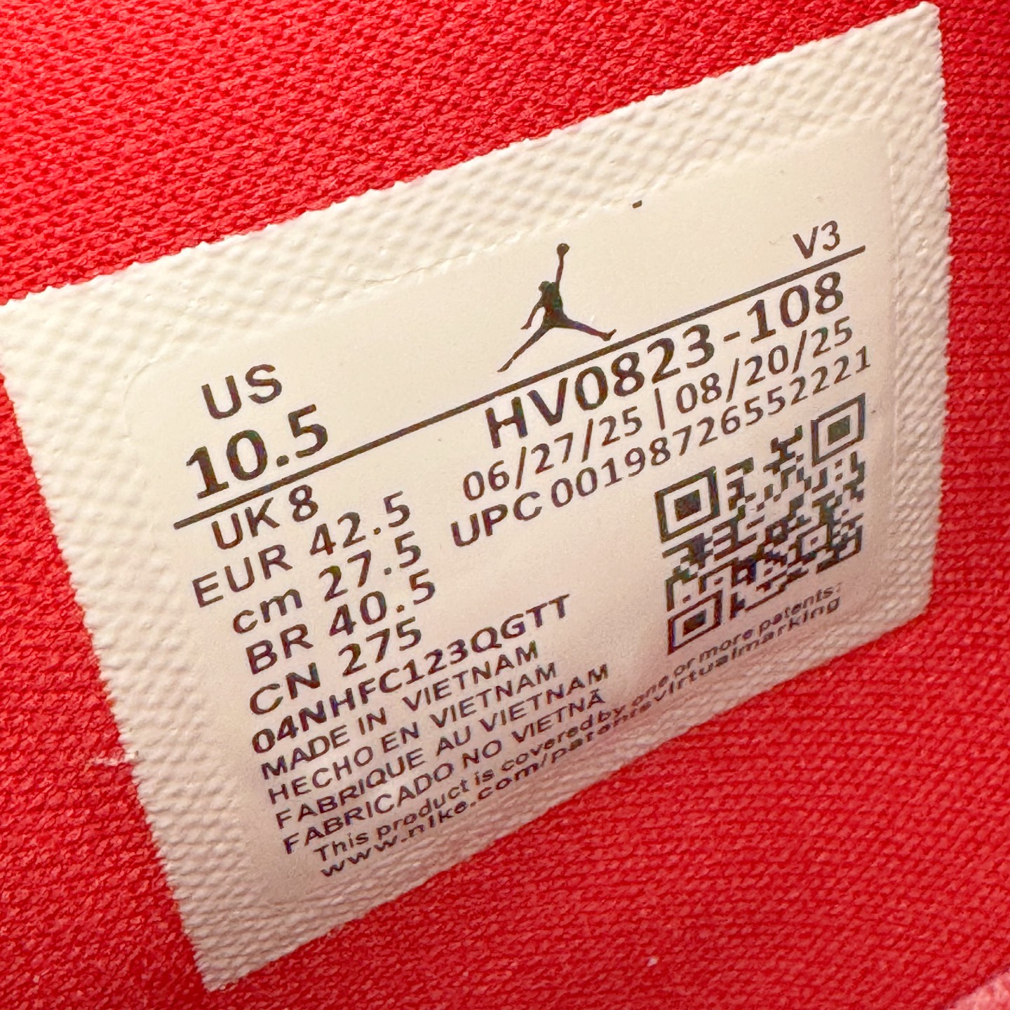 图片[12]-＃K版纯原 Air Jordan AJ4 情人节米白红 HV0823-108 全新升级改良 原鞋原楦原纸板同源开发 完美呈现乔4的版型 内侧正确双色网格 还原细节 原厂皮料 正确气垫颜色 正确网格工艺 正确拉帮工艺 全鞋原装材料制作 原档案原模具打造 支持全方位与正品对比 尺码：36 36.5 37.5 38 38.5 39 40 40.5 41 42 42.5 43 44 44.5 45 46 47.5-选品中心