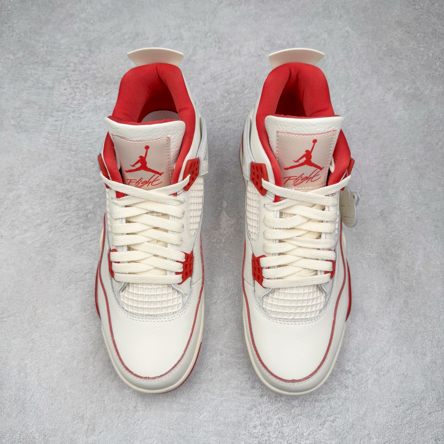 图片[2]-＃K版纯原 Air Jordan AJ4 情人节米白红 HV0823-108 全新升级改良 原鞋原楦原纸板同源开发 完美呈现乔4的版型 内侧正确双色网格 还原细节 原厂皮料 正确气垫颜色 正确网格工艺 正确拉帮工艺 全鞋原装材料制作 原档案原模具打造 支持全方位与正品对比 尺码：36 36.5 37.5 38 38.5 39 40 40.5 41 42 42.5 43 44 44.5 45 46 47.5-选品中心