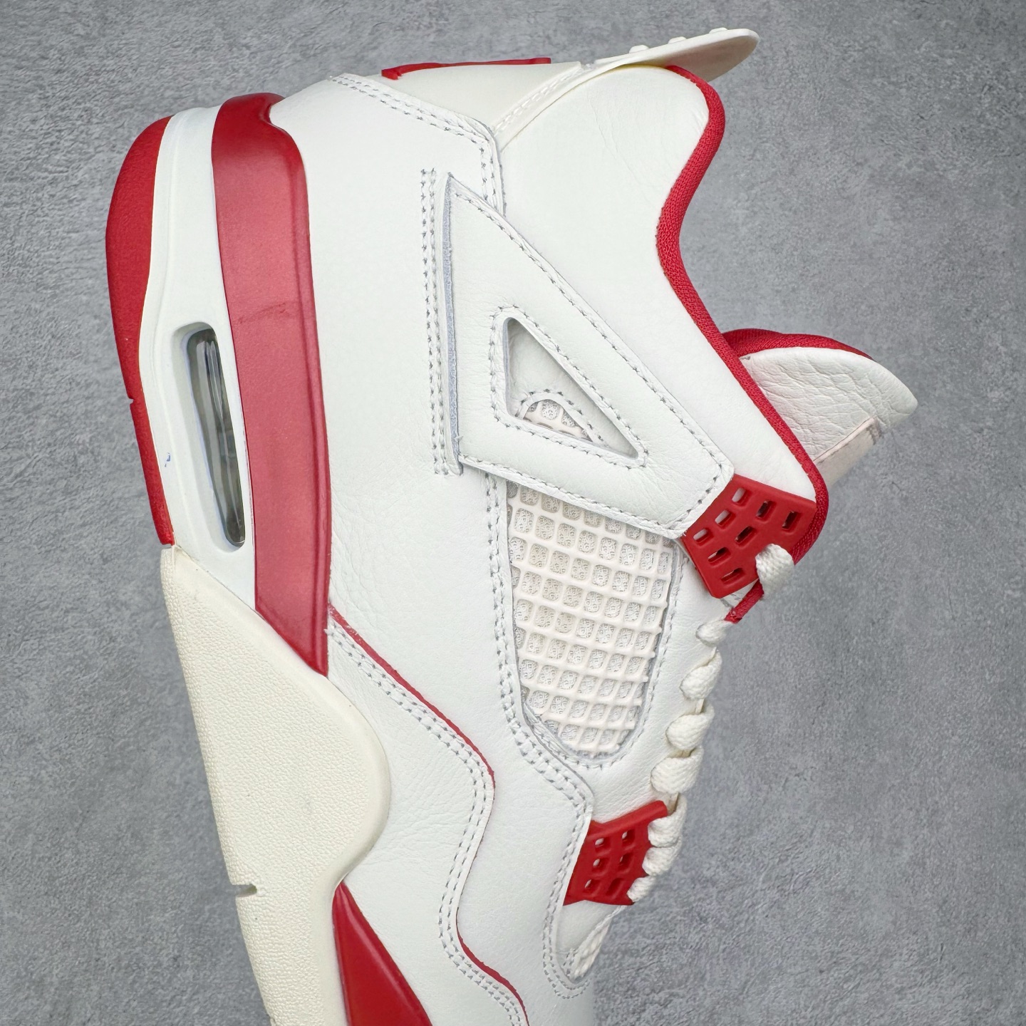 图片[6]-＃K版纯原 Air Jordan AJ4 情人节米白红 HV0823-108 全新升级改良 原鞋原楦原纸板同源开发 完美呈现乔4的版型 内侧正确双色网格 还原细节 原厂皮料 正确气垫颜色 正确网格工艺 正确拉帮工艺 全鞋原装材料制作 原档案原模具打造 支持全方位与正品对比 尺码：36 36.5 37.5 38 38.5 39 40 40.5 41 42 42.5 43 44 44.5 45 46 47.5-选品中心