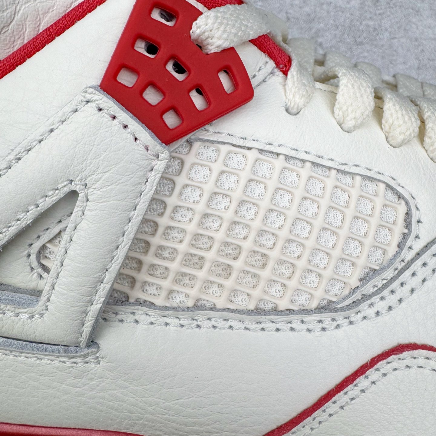 图片[17]-＃K版纯原 Air Jordan AJ4 情人节米白红 HV0823-108 全新升级改良 原鞋原楦原纸板同源开发 完美呈现乔4的版型 内侧正确双色网格 还原细节 原厂皮料 正确气垫颜色 正确网格工艺 正确拉帮工艺 全鞋原装材料制作 原档案原模具打造 支持全方位与正品对比 尺码：36 36.5 37.5 38 38.5 39 40 40.5 41 42 42.5 43 44 44.5 45 46 47.5-选品中心