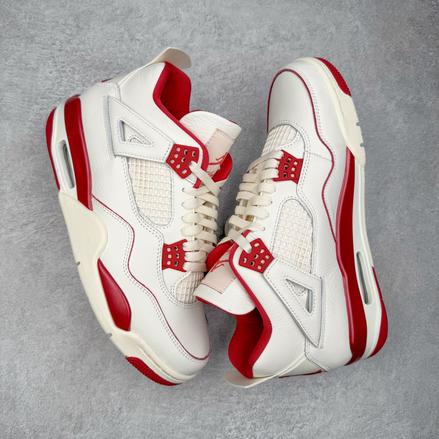 图片[3]-＃K版纯原 Air Jordan AJ4 情人节米白红 HV0823-108 全新升级改良 原鞋原楦原纸板同源开发 完美呈现乔4的版型 内侧正确双色网格 还原细节 原厂皮料 正确气垫颜色 正确网格工艺 正确拉帮工艺 全鞋原装材料制作 原档案原模具打造 支持全方位与正品对比 尺码：36 36.5 37.5 38 38.5 39 40 40.5 41 42 42.5 43 44 44.5 45 46 47.5-选品中心