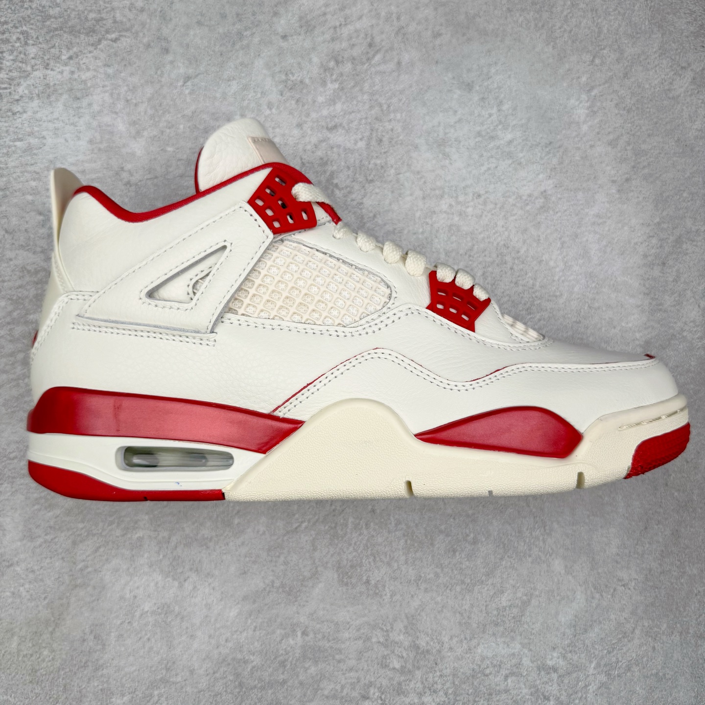 ＃K版纯原 Air Jordan AJ4 情人节米白红 HV0823-108 全新升级改良 原鞋原楦原纸板同源开发 完美呈现乔4的版型 内侧正确双色网格 还原细节 原厂皮料 正确气垫颜色 正确网格工艺 正确拉帮工艺 全鞋原装材料制作 原档案原模具打造 支持全方位与正品对比 尺码：36 36.5 37.5 38 38.5 39 40 40.5 41 42 42.5 43 44 44.5 45 46 47.5-选品中心