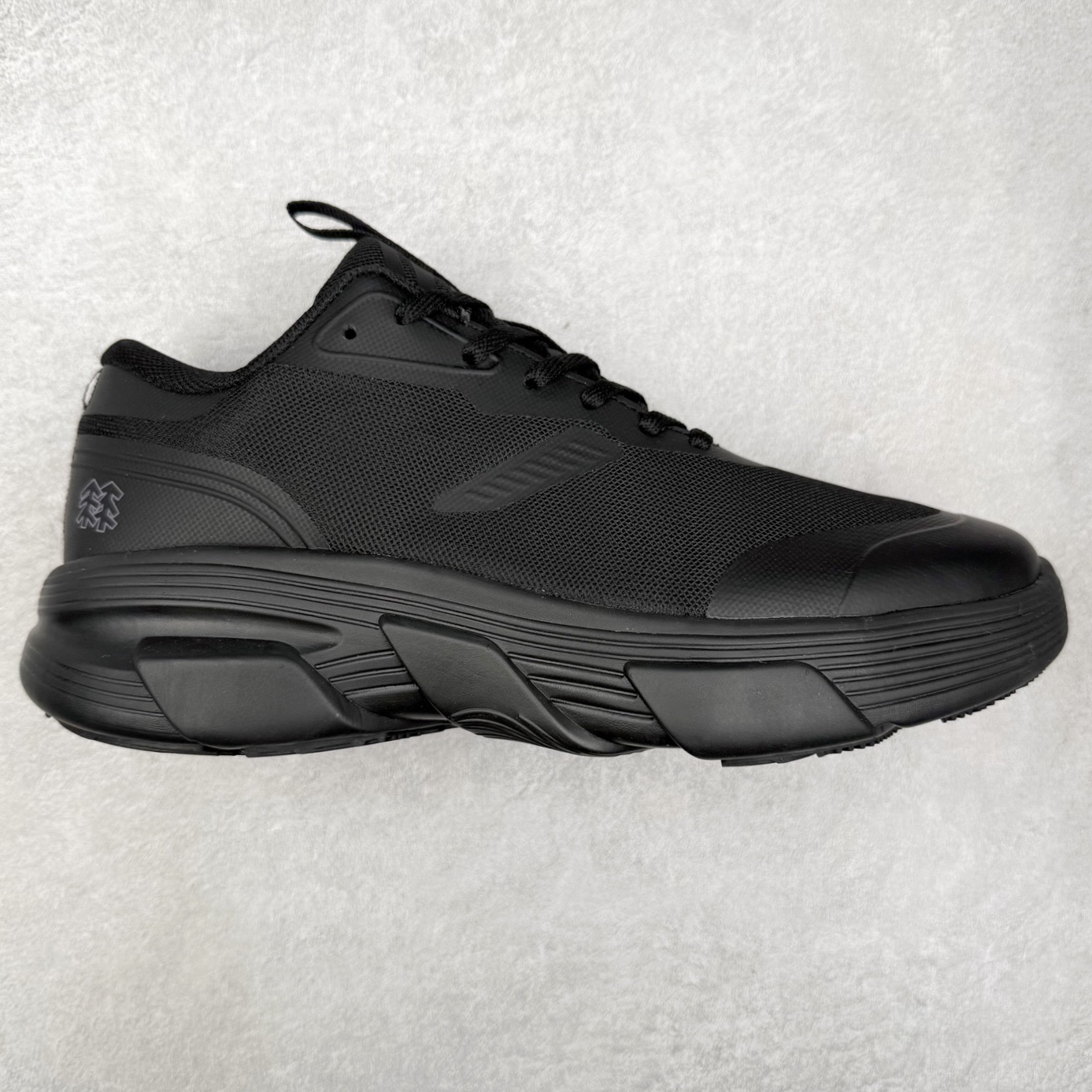 KOLON SPORT Skyler 舒适柔软 防水支撑轻便回弹低帮徒步鞋 男女同款 KOLON SPORT 可隆1973年诞生，并首次推出登山装备。自创立起，KOLON SPORT就把绿色定为基本色调，以常青树为品牌标志，坚持以关爱自然为己任，积极探求自然界的舒适，并以此应用于新产品的开发与研究。40多年来，历经不断革新，成就高端专业户外品牌。实拍调校N版已经零色差零失真 百分百还原实物色彩所见即所得 不存在货不对板色差等低级问题 选购参考实物拍摄 不混卖不参货 只用心做好货严格选品 承诺混一赔十 尺码：36 36.5 37.5 38 38.5 39 40 40.5 41 42 42.5 43 44 44.5 45-选品中心