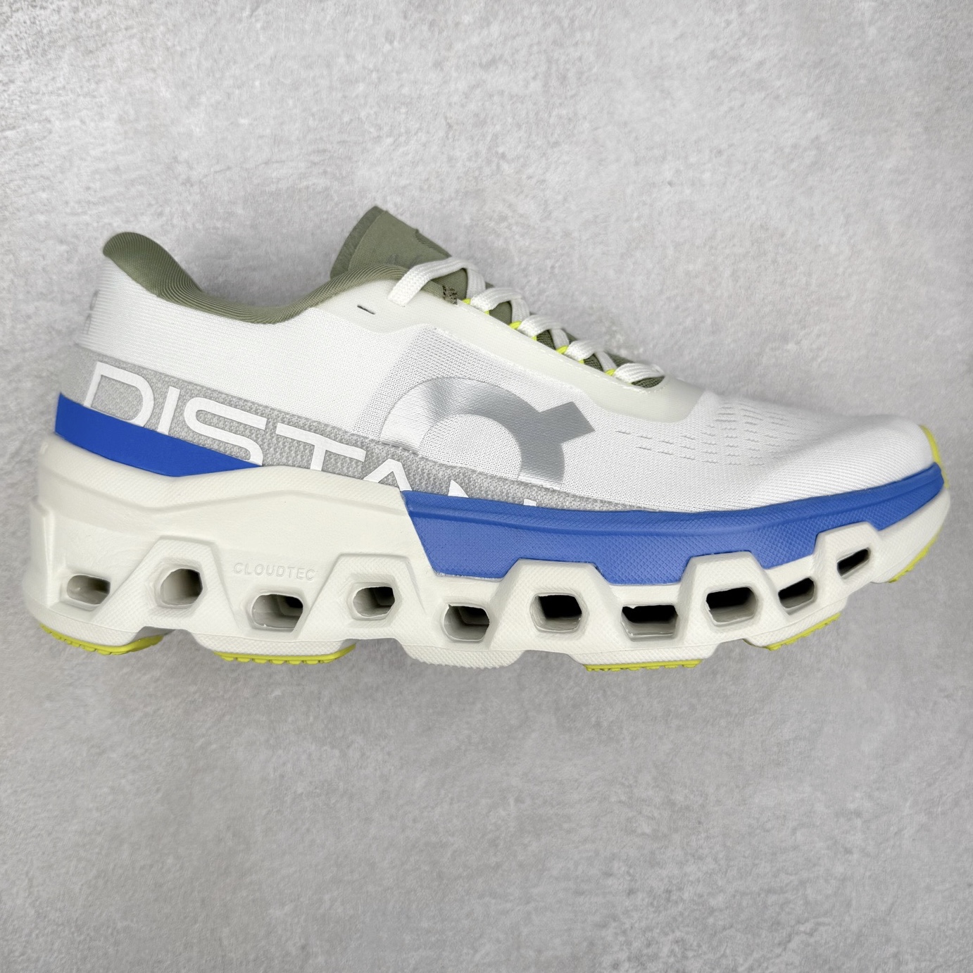 ＃DT On昂跑 Cloudmonster 2 舒适百搭低帮训练跑步鞋 此运动品牌 开创于2010年 缓震着陆、强效回弹、轻柔质感的设计构思始终是ON研制关键 与此同时基于“为全球提供革新性的跑步感受”信念 陆续推出了多款跑鞋及其以专业运动人体跑步工程学为设计关键的功能性跑步服饰设备 让跑者不费力气地畅快畅跑 尺码：36 36.5 37.5 38 38.5 39 40 40.5 41 42 42.5 43 44 44.5 45-选品中心