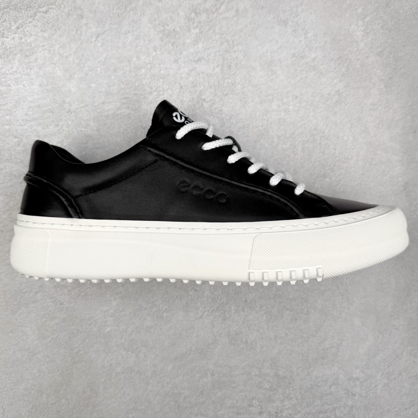 ECCO爱步男士休闲小白鞋 简单耐看清爽版型 百搭休闲板鞋 柔酷7号系列 鞋面采用进口小牛皮+透气头层猪皮内里 时尚个性 出街有型 简约系带设计 可自由调节松紧 鞋底采用高端顶级TPR环保科技材料 磨具贴合鞋底给你不一样的缓力性能 舒适 增强运动性 高端大气时尚不失稳重 休闲百搭 简约利落 尺码：38 39 40 41 42 43 44（皮鞋码）-选品中心