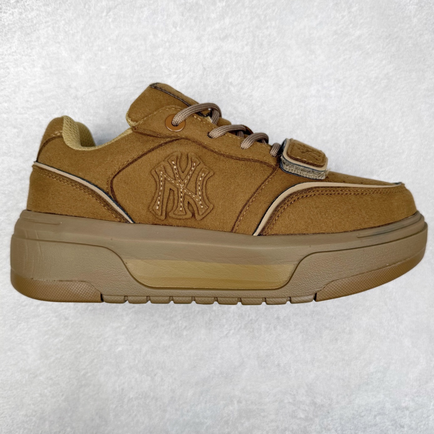 MLB Chunky Liner Basic 复古印花学长鞋系列低帮轻量增高厚底百搭休闲运动慢跑鞋板鞋 Korea韩国联名NY美国榄球纽约洋基队限定 韩国代购专供 全套原楦原纸板原厂数据开发 正确中底拉帮中底网布细节 平台代购专供 左脚内置芯片 韩国代购吊牌标贴 独家一比一RB+MD组合大底 高频后跟小人Logo精准对位立体饱满 正确网布加超迁鞋面 转印中底走线紧密 转印Logo工艺表层防刮不掉色 尺码：35 36 36.5 37.5 38 38.5 39 40 40.5 41 42 42.5 43 44 45-选品中心