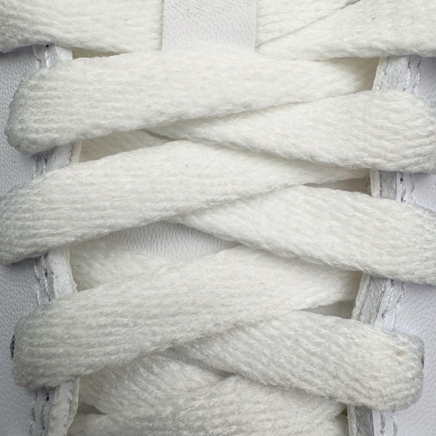 图片[23]-＃G5 NK Air Force 1 Low \’07 空军一号低帮经典板鞋 纯白 CW2288-111 同步官方2025全新版本 不规则波浪大底咬花 全鞋电脑针车 工整有序 视觉效果满分 原厂拉帮手法 标准四线 密度针距针孔大小控制到位 原装反口里网布海绵 正确卡色网眼大小 新版鞋撑改用纸团代替 原厂港宝加持完美还原灵魂版型 原盒原配从里到外百分百还原 原厂全头层原厂皮料 原标原盒 内置Sole气垫 中底白色背胶 中底划线 已经无限的接近公司 原厂楦头 原厂刺绣 后跟弧度修正 独家私模最大开发到47.5 尺码：35.5 36 36.5 37.5 38 38.5 39 40 40.5 41 42 42.5 43 44 44.5 45 46 47.5-选品中心