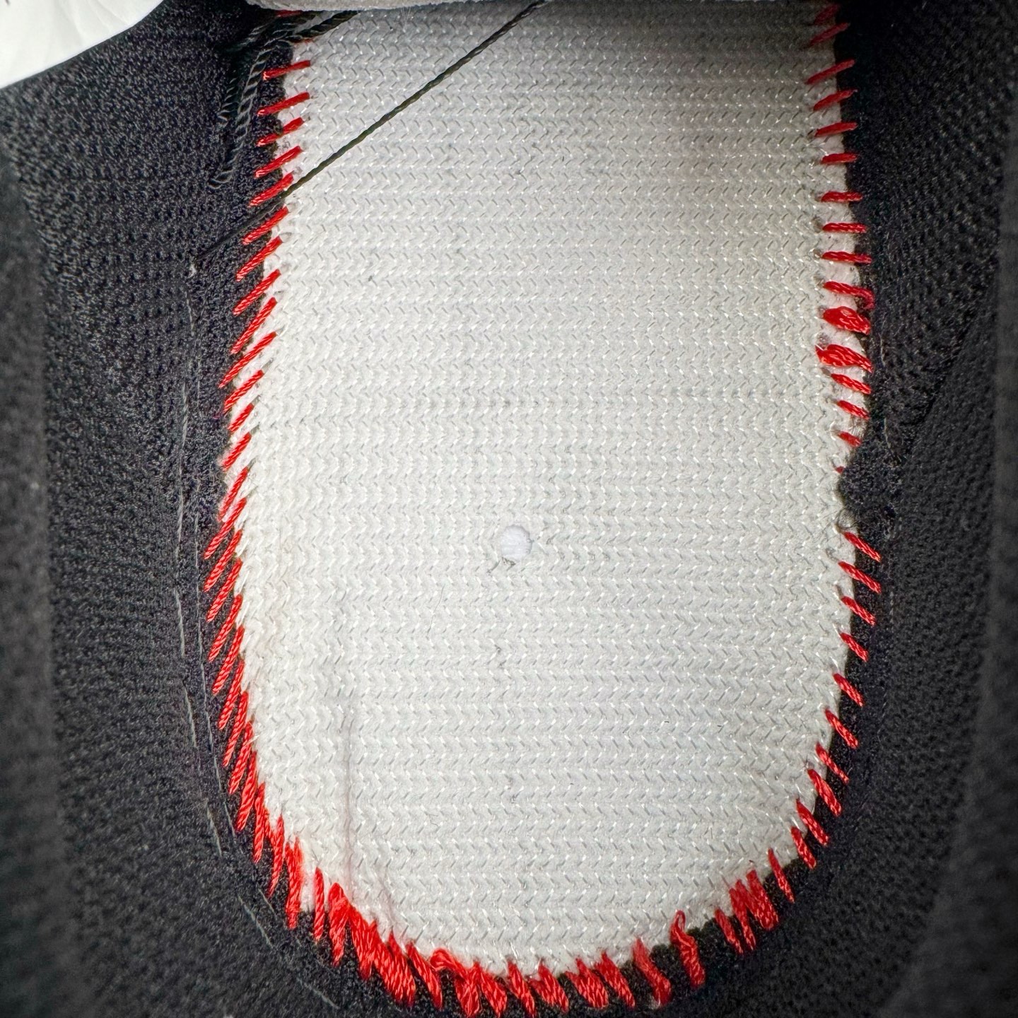 图片[10]-＃G5 NK Air Force 1 Low \’07 空军一号低帮经典板鞋 纯黑 CW2288-001 同步官方2025全新版本 不规则波浪大底咬花 全鞋电脑针车 工整有序 视觉效果满分 原厂拉帮手法 标准四线 密度针距针孔大小控制到位 原装反口里网布海绵 正确卡色网眼大小 新版鞋撑改用纸团代替 原厂港宝加持完美还原灵魂版型 原盒原配从里到外百分百还原 原厂全头层原厂皮料 原标原盒 内置Sole气垫 中底白色背胶 中底划线 已经无限的接近公司 原厂楦头 原厂刺绣 后跟弧度修正 独家私模最大开发到47.5 尺码：35.5 36 36.5 37.5 38 38.5 39 40 40.5 41 42 42.5 43 44 44.5 45 46 47.5-选品中心