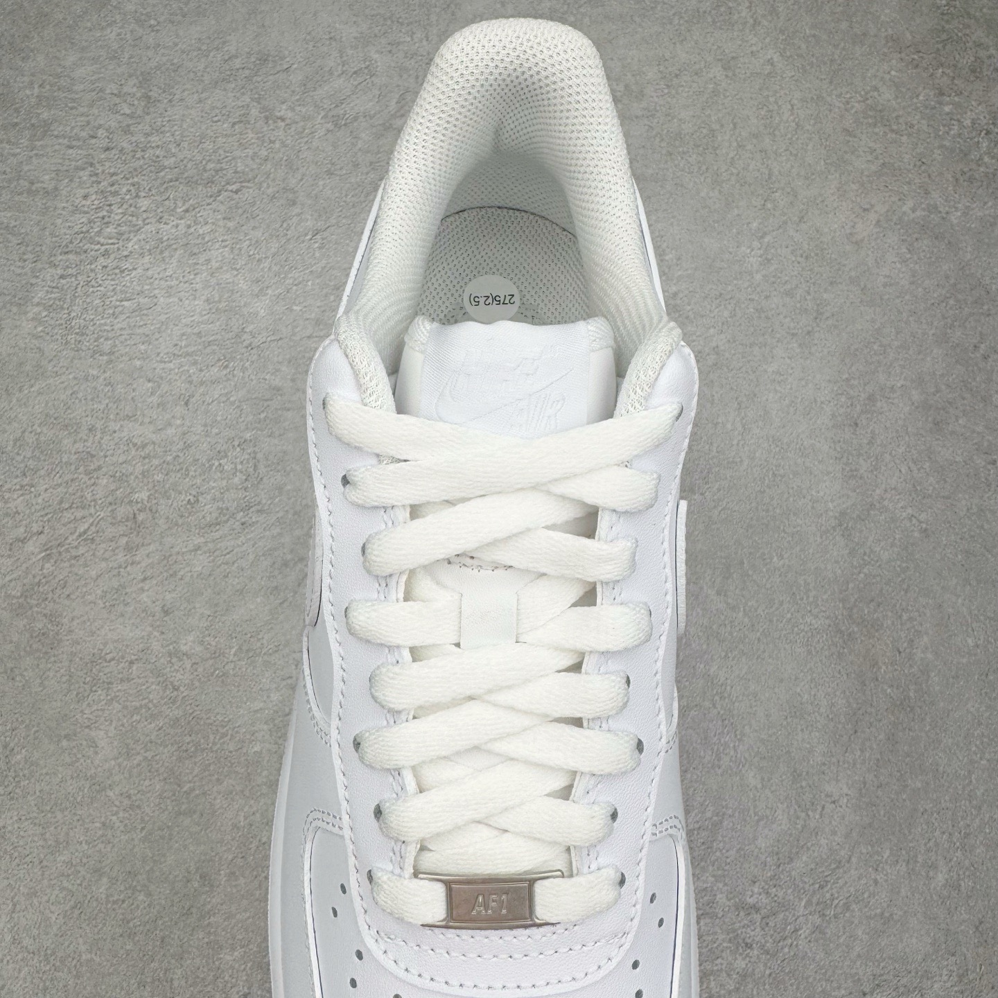 图片[5]-＃G5 NK Air Force 1 Low \’07 空军一号低帮经典板鞋 纯白 CW2288-111 同步官方2025全新版本 不规则波浪大底咬花 全鞋电脑针车 工整有序 视觉效果满分 原厂拉帮手法 标准四线 密度针距针孔大小控制到位 原装反口里网布海绵 正确卡色网眼大小 新版鞋撑改用纸团代替 原厂港宝加持完美还原灵魂版型 原盒原配从里到外百分百还原 原厂全头层原厂皮料 原标原盒 内置Sole气垫 中底白色背胶 中底划线 已经无限的接近公司 原厂楦头 原厂刺绣 后跟弧度修正 独家私模最大开发到47.5 尺码：35.5 36 36.5 37.5 38 38.5 39 40 40.5 41 42 42.5 43 44 44.5 45 46 47.5-选品中心