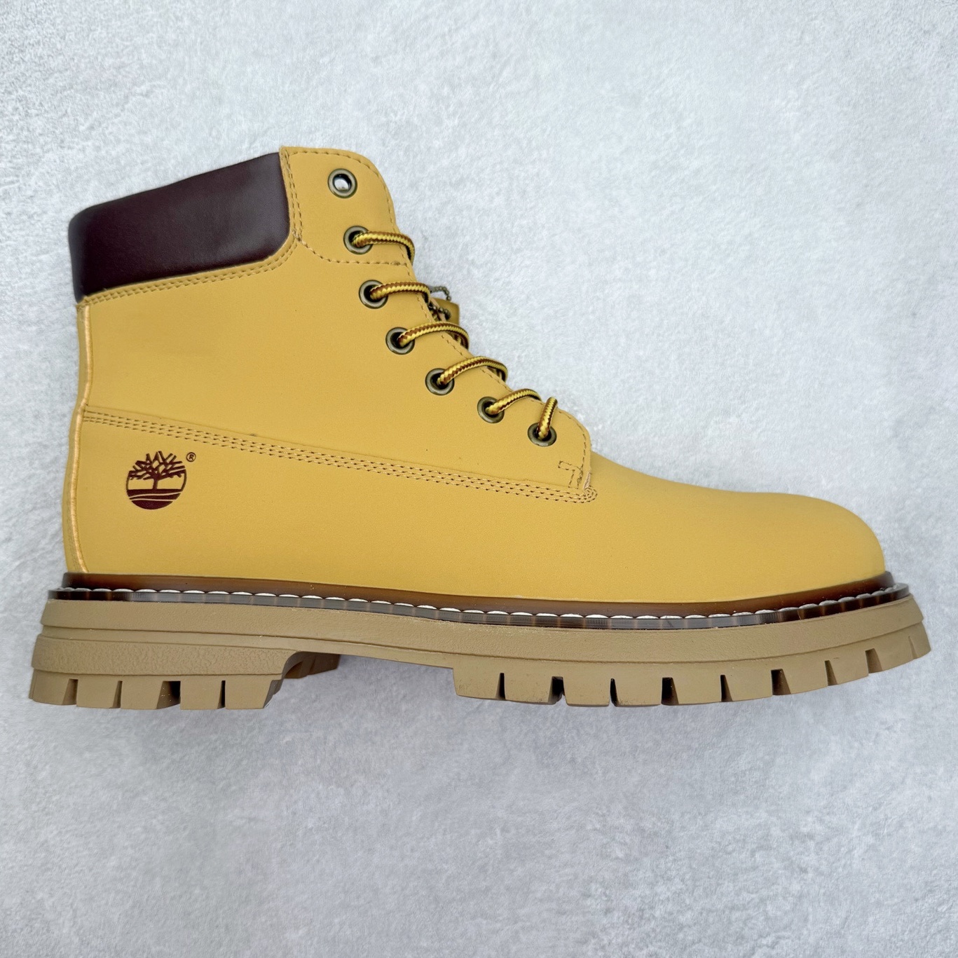 Timberland 添柏岚/天伯伦 25秋冬新款 经典户外休闲大黄靴 广东大厂品质 原盒原包装 面料采用意大利🇮🇹顶级磨砂细纹牛皮搭配防臭防腐真皮乳胶鞋垫给您完美的穿着体验 质量考究耐穿型男必备 专治不帅 高品质脚感一流 货号：TB99350 尺码：39 40 41 42 43 44 (标准码)-选品中心