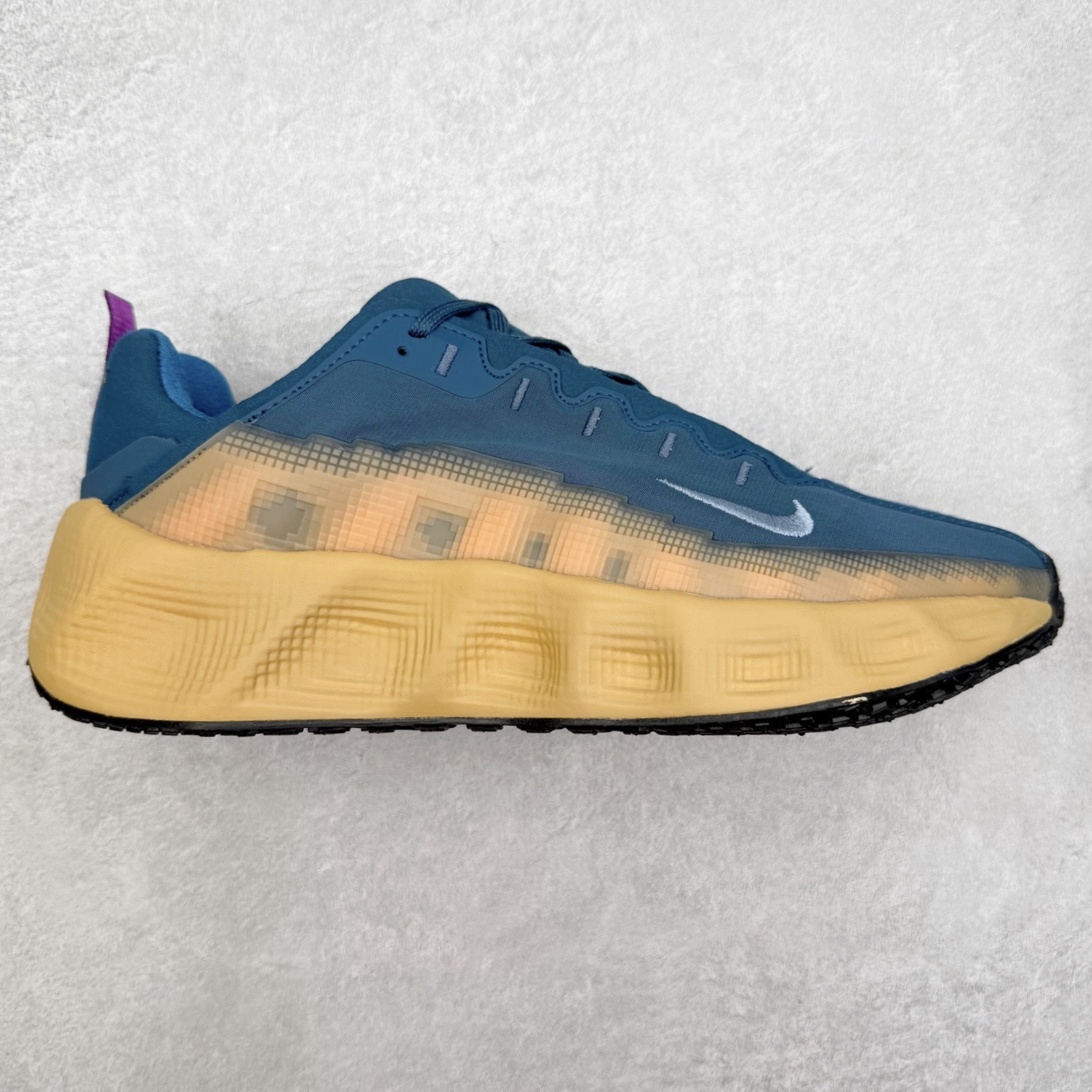 HYEIN SEO x NK Ava Rover 百搭舒适耐磨低帮跑步鞋 男女同款 流线型轮廓，通过轻薄物料鞋面结合 TPU 网格状支撑示人，增厚的中底材质选用 ReactX 加持，华夫外底收尾。鞋垫与后跟鞋提，克制点缀 Hyein Seo 字样。鞋垫与鞋提则采用菱形格纹的变化元素呈现。实拍调校N版已经零色差零失真 百分百还原实物色彩所见即所得 不存在货不对板色差等低级问题 选购参考实物拍摄 不混卖不参货 只用心做好货严格选品 承诺混一赔十 尺码：36 36.5 37.5 38 38.5 39 40 40.5 41 42 42.5 43 44 44.5 45-选品中心