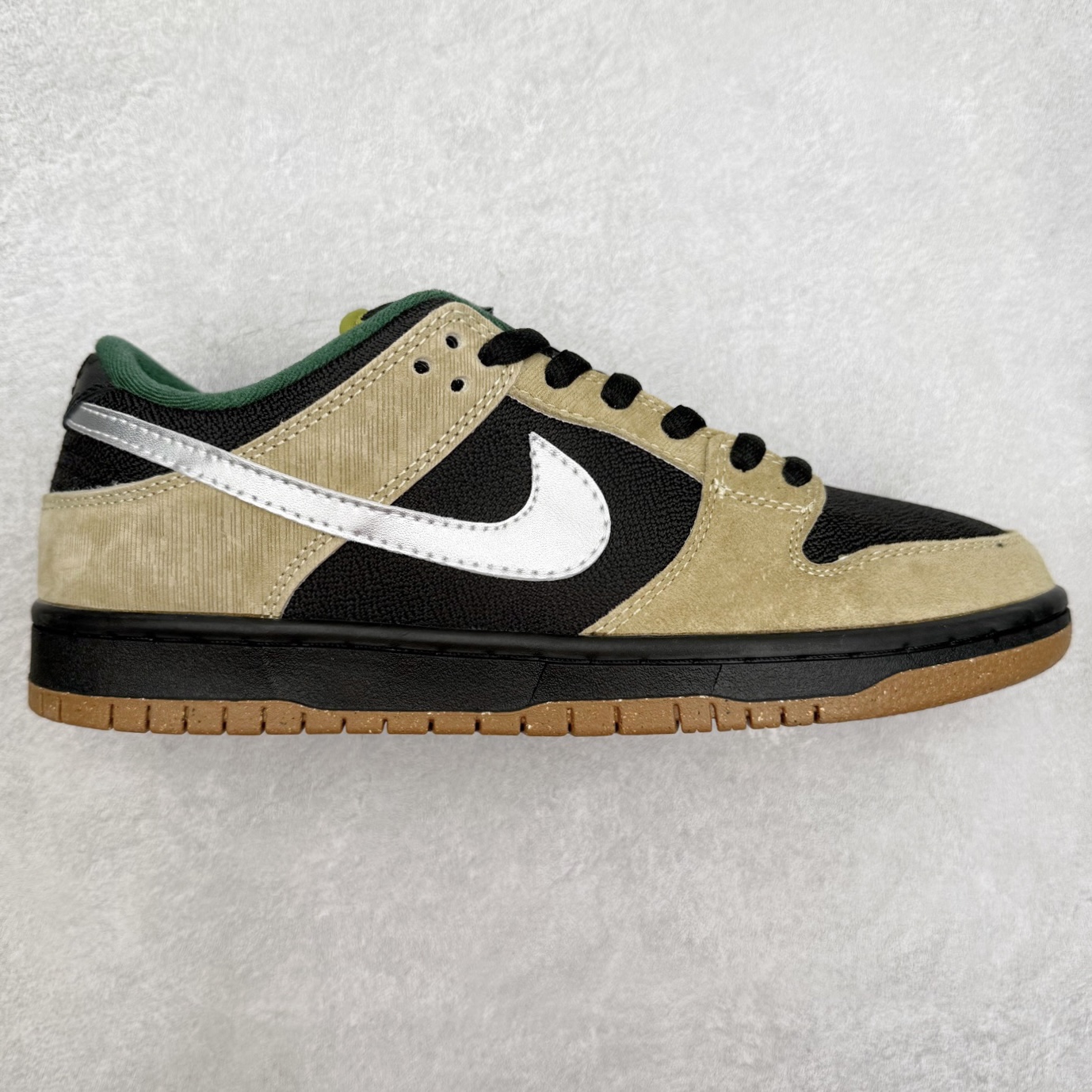 ＃F版 NK SB Dunk Low FQ7585-200 极限压缩利润空间 超乎所想的高性价比 用料绝不含糊 原盒原配 正确耐磨橡胶大底 超高清洁度 全鞋零毛边皮料切割 全套原楦原模倾力打造完美版型 尺码：36 36.5 37.5 38 38.5 39 40 40.5 41 42 42.5 43 44 44.5 45 46 47.5-选品中心
