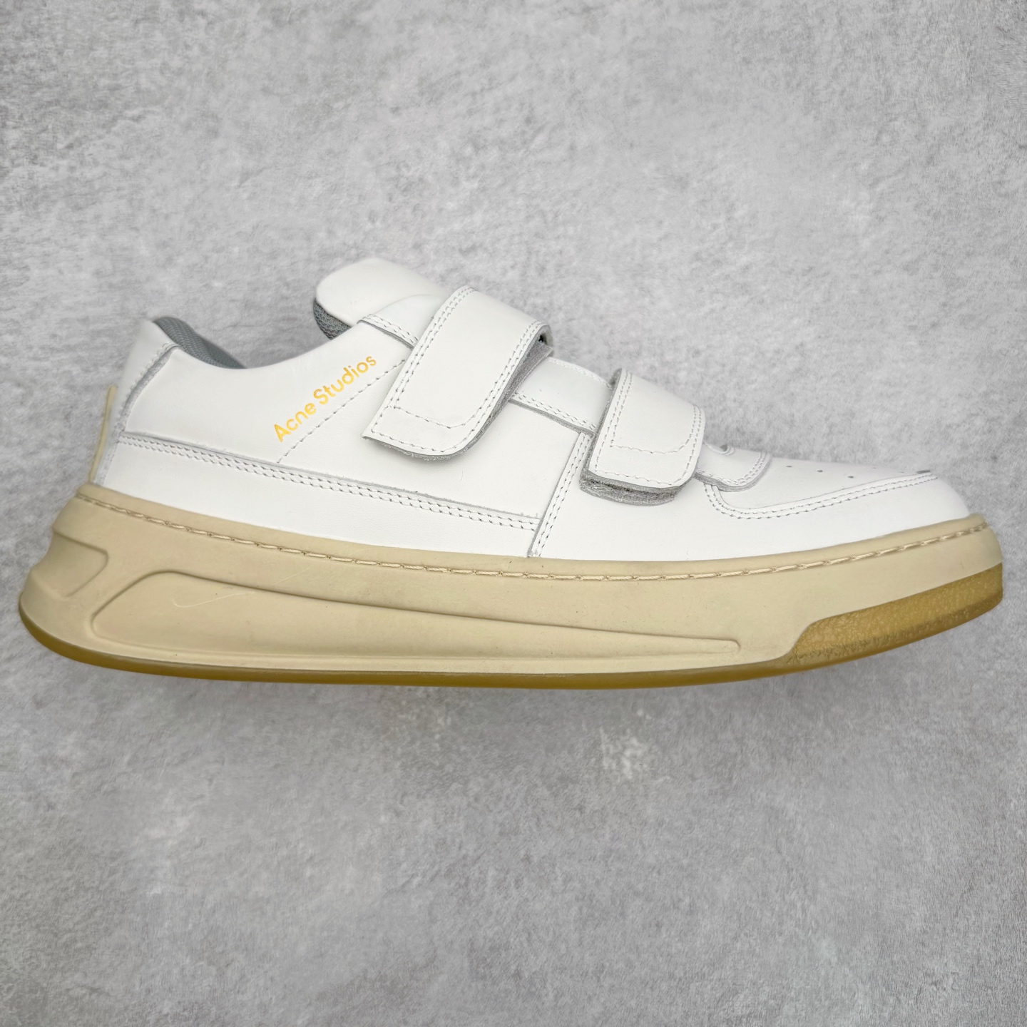 ＃M纯原 Acne Studios 2023 艾克妮魔术贴 低帮休闲小白鞋 购入原版开发，皮料、辅料按原鞋标准定制 独立磨具 区别市面流通版本 佛山大厂出品 出厂经过QC质检，细节、品控到位 完全遵循原版工艺打造 得物热度蝉联榜首31天 海淘专供版 赵露思、杨超越、欧阳娜娜同款 高端零售 外贸充正专供 原版购入开发 全鞋身采用进口头层皮 请注意区分市面通货材、错误大底 一眼就种草的小白鞋 无敌好搭配不挑季节不挑穿搭一双鞋就ok 魔术贴设计穿脱超方便 尺码：35 36 37 38 39 40 41 42 43 44 45-选品中心