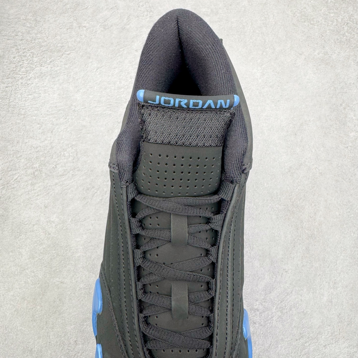 图片[5]-＃Kw纯原 Air Jordan AJ14 黑蓝 487471-002 外贸特供批次 原楦原档案数据开模打造 原厂中底拉帮钢印 原盒原配 以法拉利 550 Maranello 为设计灵感 类似跑车的全新流线鞋型 鞋头的麂皮与鞋身的荔枝皮相结合 最具代表性的黑红配色 中底内侧开创性的透气孔设计 看起来与跑车的进气口如出一辙 盾牌造型更能让人们直接想到法拉利的 Logo 尺码：40 40.5 41 42 42.5 43 44 44.5 45 46 47.5-选品中心