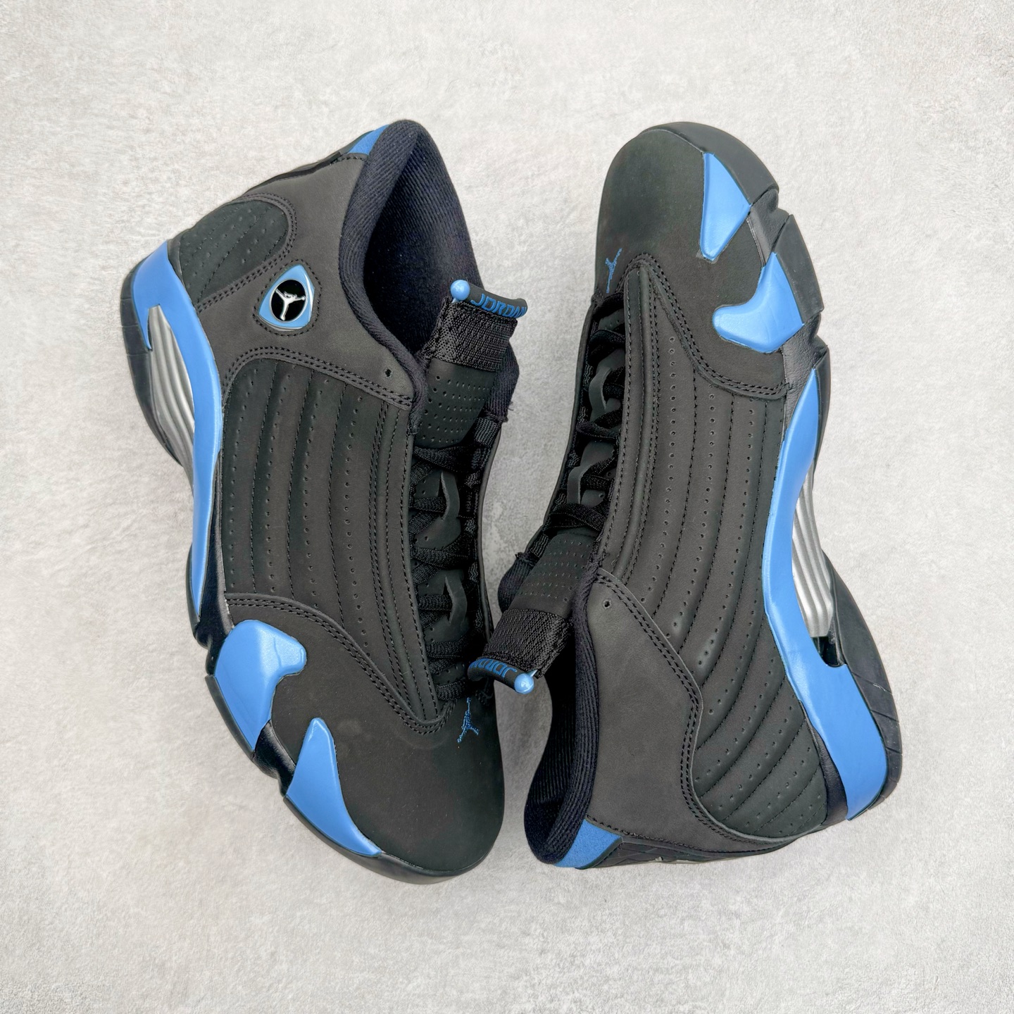 图片[3]-＃Kw纯原 Air Jordan AJ14 黑蓝 487471-002 外贸特供批次 原楦原档案数据开模打造 原厂中底拉帮钢印 原盒原配 以法拉利 550 Maranello 为设计灵感 类似跑车的全新流线鞋型 鞋头的麂皮与鞋身的荔枝皮相结合 最具代表性的黑红配色 中底内侧开创性的透气孔设计 看起来与跑车的进气口如出一辙 盾牌造型更能让人们直接想到法拉利的 Logo 尺码：40 40.5 41 42 42.5 43 44 44.5 45 46 47.5-选品中心